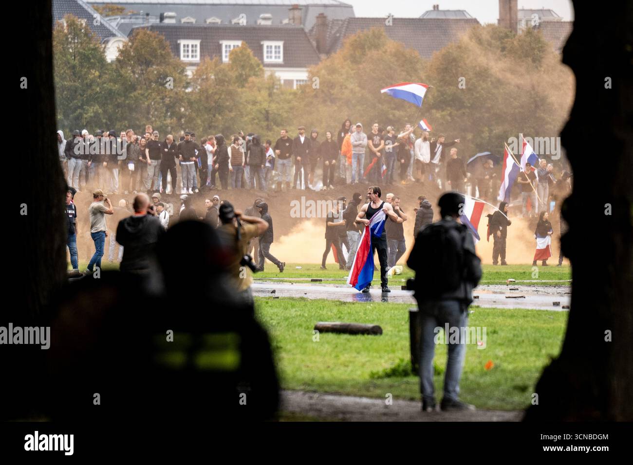 DEN HAAG - auf dem Malieveld findet Ein Protest gegen die derzeitige Asylpolitik statt. Die Initiatorin, online bekannt als Els Rechts, setzt sich für weniger Einwanderung, faire Wohnungspolitik und Transparenz gegenüber der Öffentlichkeit ein. ANP JOSH WALET niederlande aus - belgien aus Stockfoto