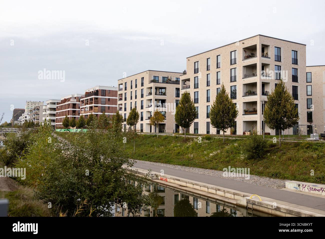Der neue Hafen in Leipzig an einem sonnigen Tag im Frühling oder Winter Stockfoto