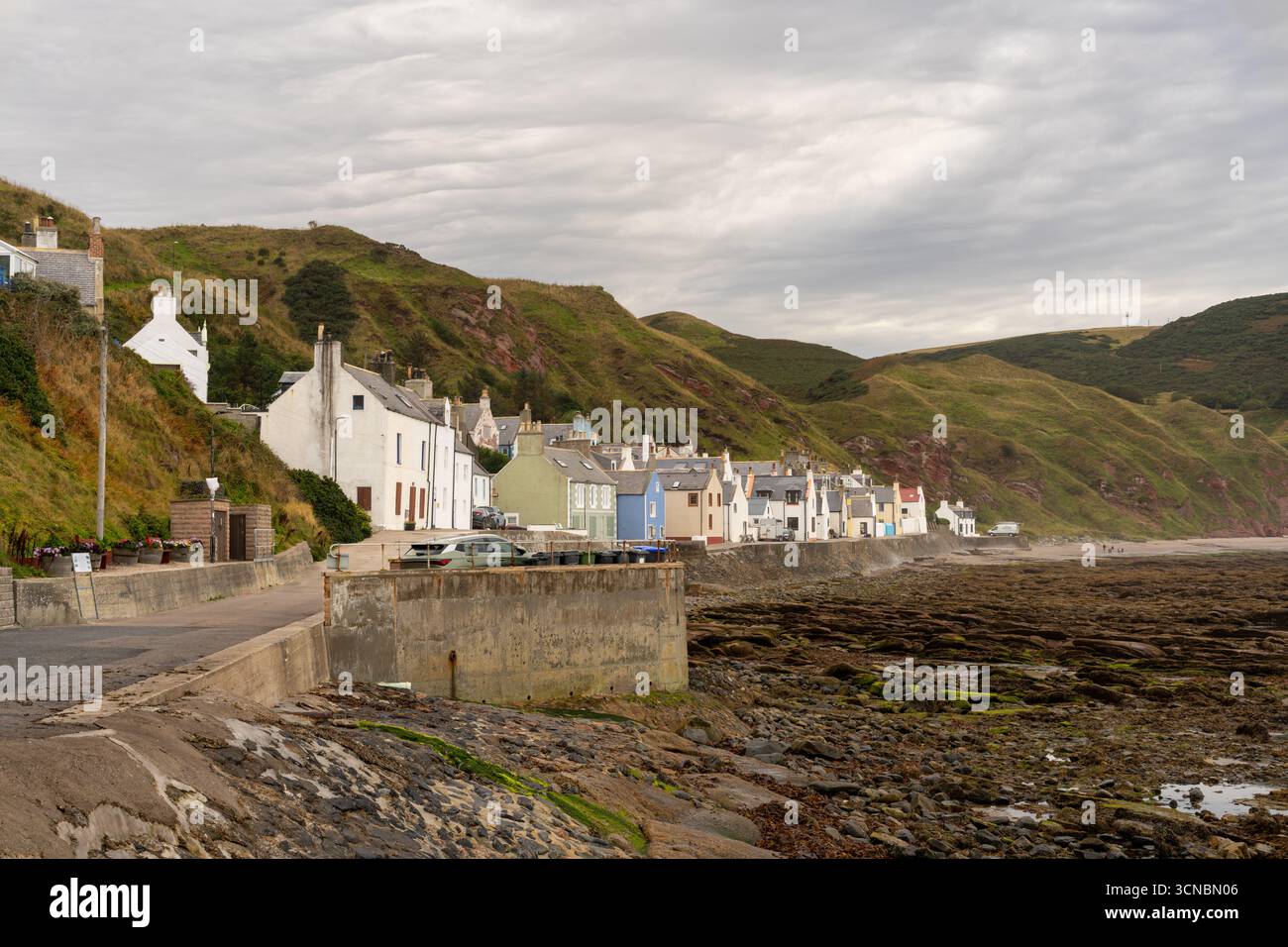 Dies ist das kleine Seaside Village namens Seatown und ein Teil der Stadt namens Gardenstown am Moray Firth in Schottland. Stockfoto