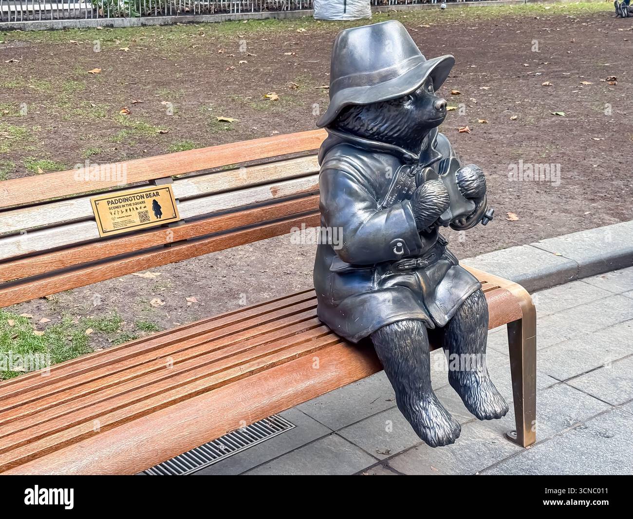 Paddington - Leicester Square Gardens, London - Smartphone-aufgenommenes Stockfoto