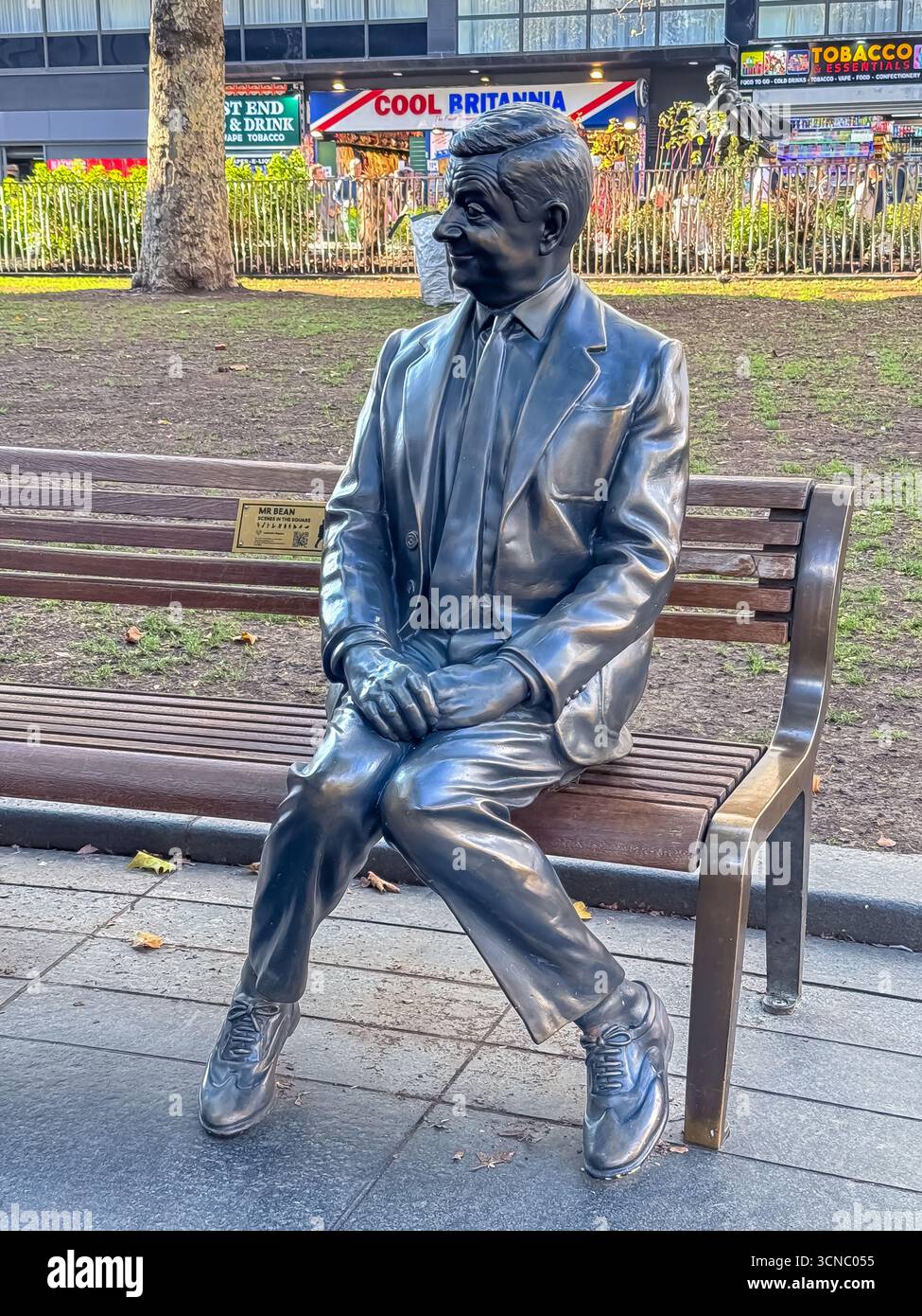 Mr Bean - Leicester Square Gardens, London - Smartphone-aufgenommenes Stockfoto