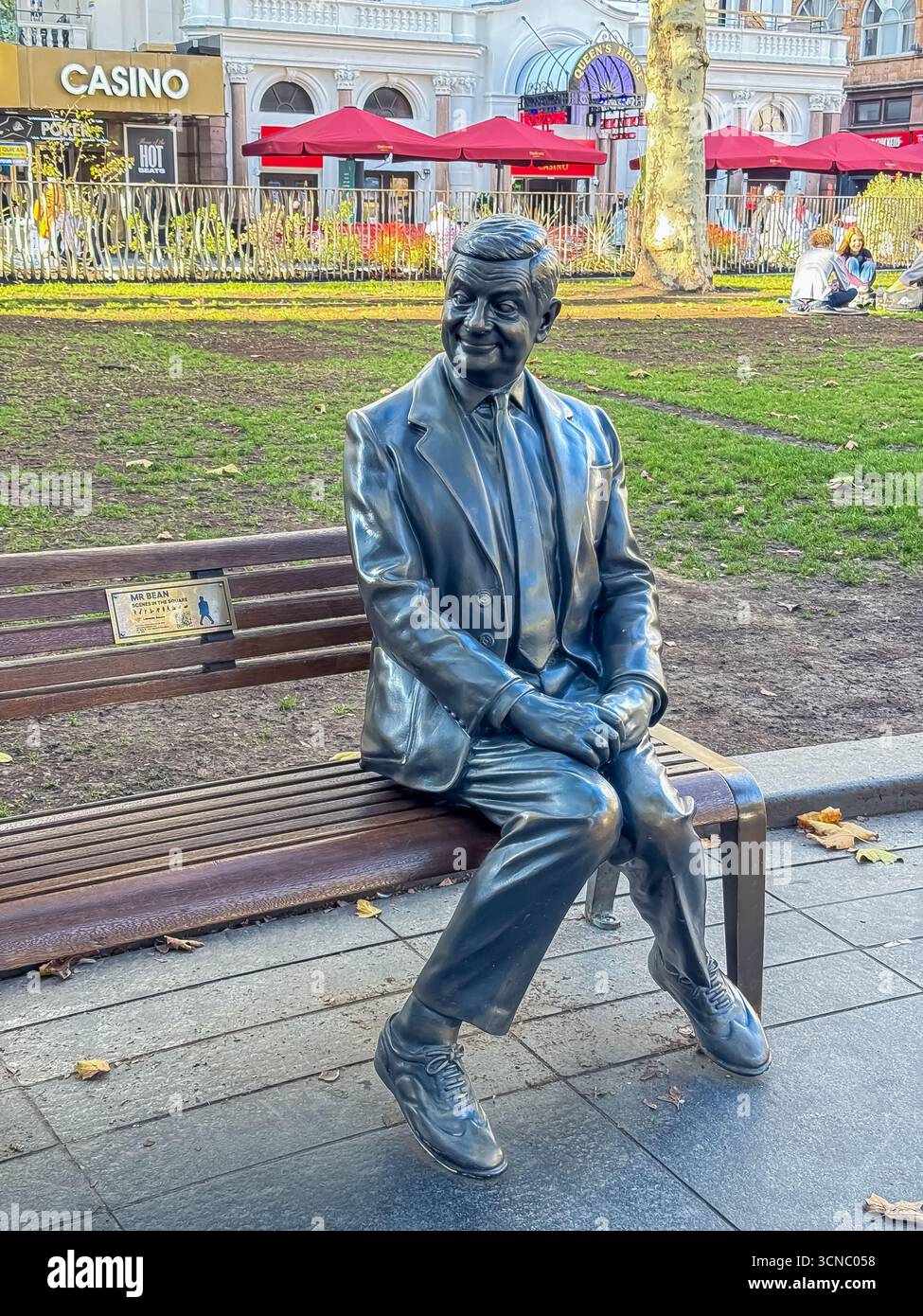 Mr Bean - Leicester Square Gardens, London - Smartphone-aufgenommenes Stockfoto