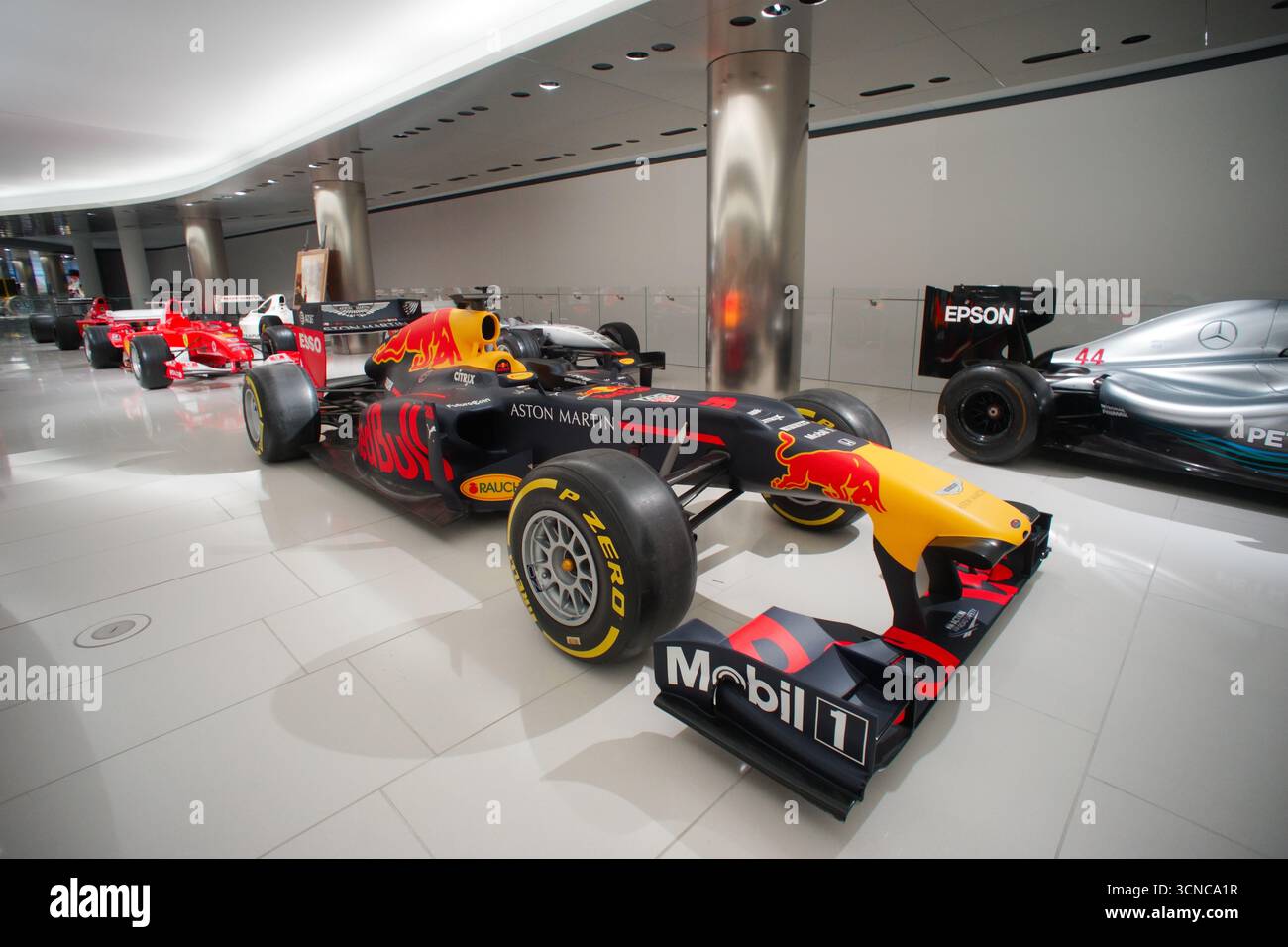 Monaco Top Cars Collection Automobilmuseum, Ausstellung der Oldtimer-Sammlung des Prinzen von Monaco - Aston Martin Red Bull 2018 Stockfoto