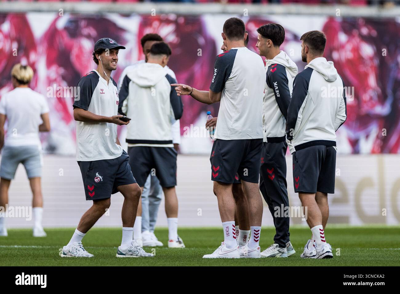 Leipzig, Deutschland. September 2025. Luca Waldschmidt (1. FC K?ln, 7) W?hrend der Platzbegehung 1. Fu?Ball Bundesliga, RB Leipzig - 1. FC K?ln, Leipzig, Red Bull Arena am 20.09.2025 DFL-VORSCHRIFTEN VERBIETEN DIE VERWENDUNG VON FOTOS ALS BILDSEQUENZEN UND/ODER QUASI-VIDEO. Quelle: dpa/Alamy Live News Stockfoto