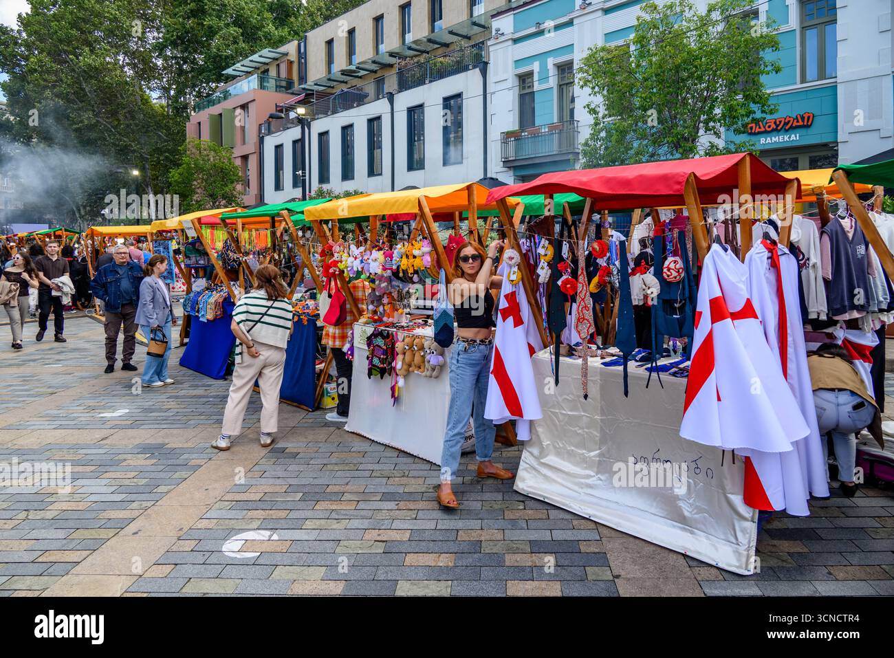 Tbilisoba Tbilisi City fest, das jährliche traditionelle Herbsterntefest, das am 20. September auf dem Orbeliani-Platz in Tiflis, der Hauptstadt Georgiens, gefeiert wird Stockfoto