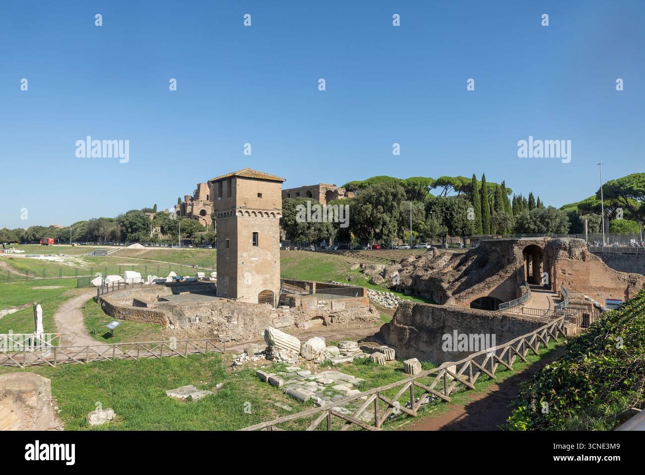 Der Circus Maximus ist ein altes Stadion für Wagenrennen in Rom Stockfoto