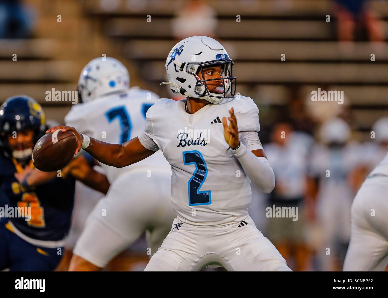 20. September 2025: Washburn Ichabods Quarterback Justin Lewis (2) versucht einen Pass während des ersten Viertels des NCAA Football-Spiels zwischen der Washburn University und der University of Central Oklahoma im Chad Richison Stadium in Edmond, OK. Ron Lane/CSM Stockfoto