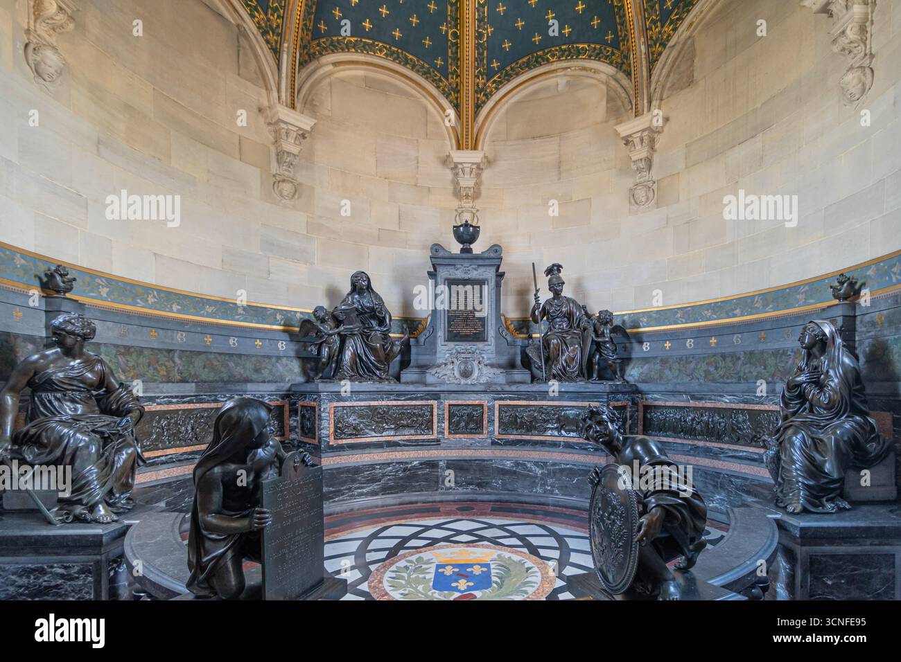 Chantilly, Frankreich - 07. August 2024: Kapelle der Burg von Chantilly, Juwelen des französischen Erbes in der Picardie. Stockfoto