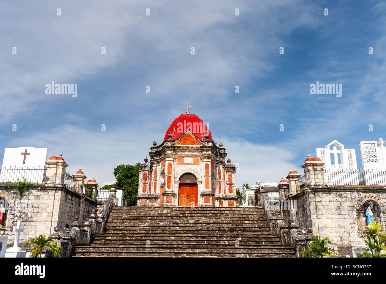 Die kunstvolle barocke Friedhofskapelle des katholischen Camposanto de San Joaquin in der Provinz Iloilo, Philippinen Stockfoto