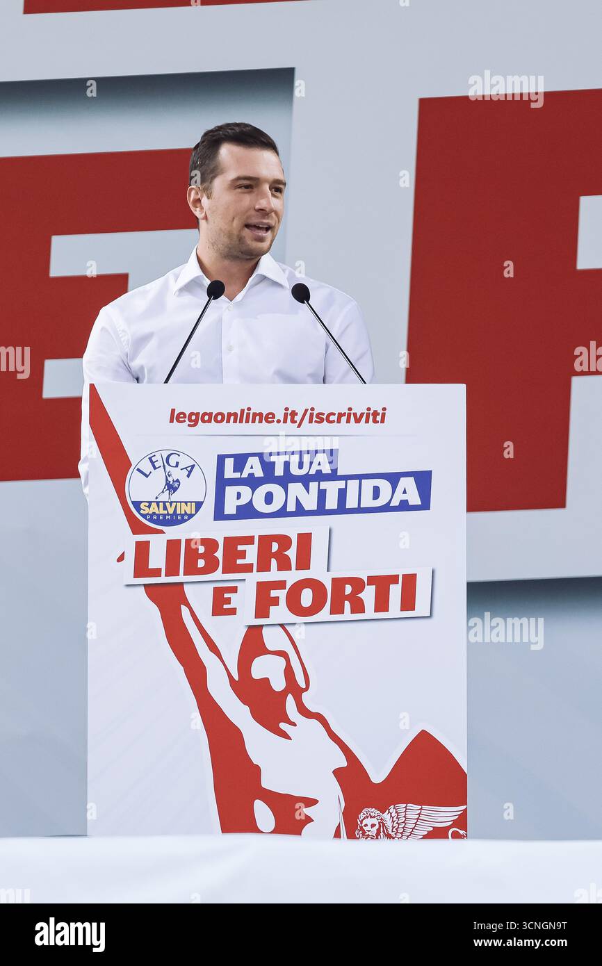 Mailand, Italien. September 2025. Pontida, die politische Kundgebung der Liga-Aktivisten auf der Pontida-Wiese. Im Bild: Jordan Bardella (Vorsitzender der Gruppe Patriots for Europe im Europäischen Parlament und Präsident der nationalen Rallye) Credit: Independent Photo Agency/Alamy Live News Stockfoto
