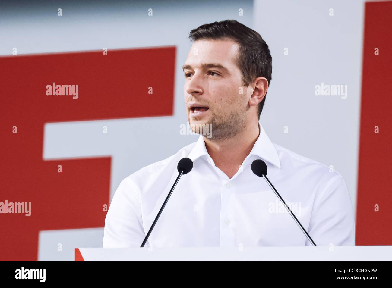 Mailand, Italien. September 2025. Pontida, die politische Kundgebung der Liga-Aktivisten auf der Pontida-Wiese. Im Bild: Jordan Bardella (Vorsitzender der Gruppe Patriots for Europe im Europäischen Parlament und Präsident der nationalen Rallye) Credit: Independent Photo Agency/Alamy Live News Stockfoto