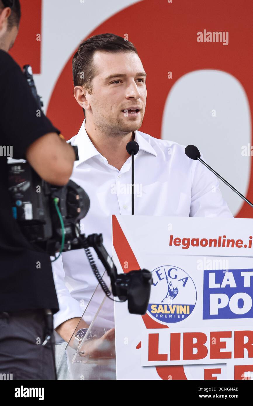 Mailand, Italien. September 2025. Pontida, die politische Kundgebung der Liga-Aktivisten auf der Pontida-Wiese. Im Bild: Jordan Bardella (Vorsitzender der Gruppe Patriots for Europe im Europäischen Parlament und Präsident der nationalen Rallye) Credit: Independent Photo Agency/Alamy Live News Stockfoto