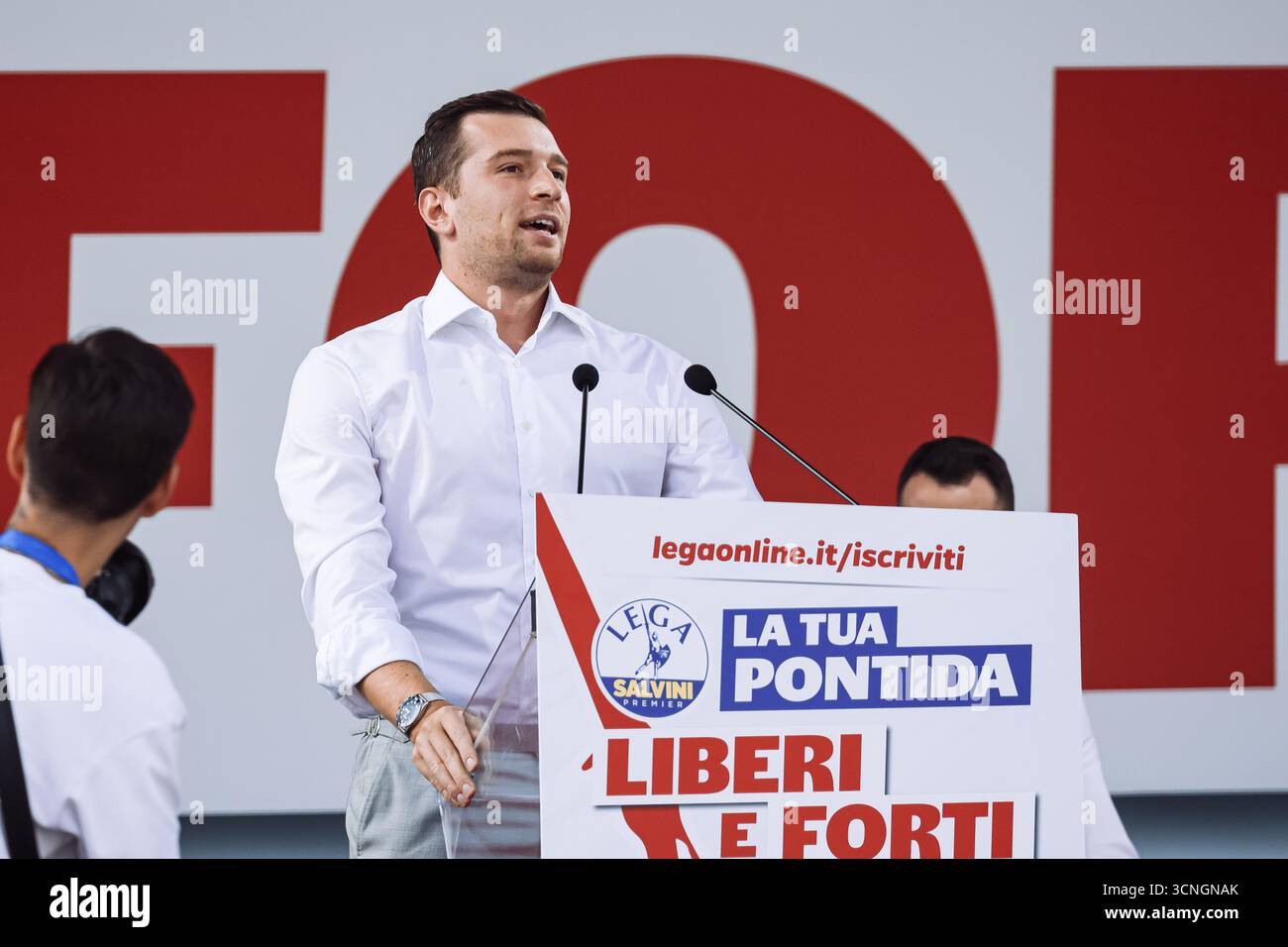 Mailand, Italien. September 2025. Pontida, die politische Kundgebung der Liga-Aktivisten auf der Pontida-Wiese. Im Bild: Jordan Bardella (Vorsitzender der Gruppe Patriots for Europe im Europäischen Parlament und Präsident der nationalen Rallye) Credit: Independent Photo Agency/Alamy Live News Stockfoto