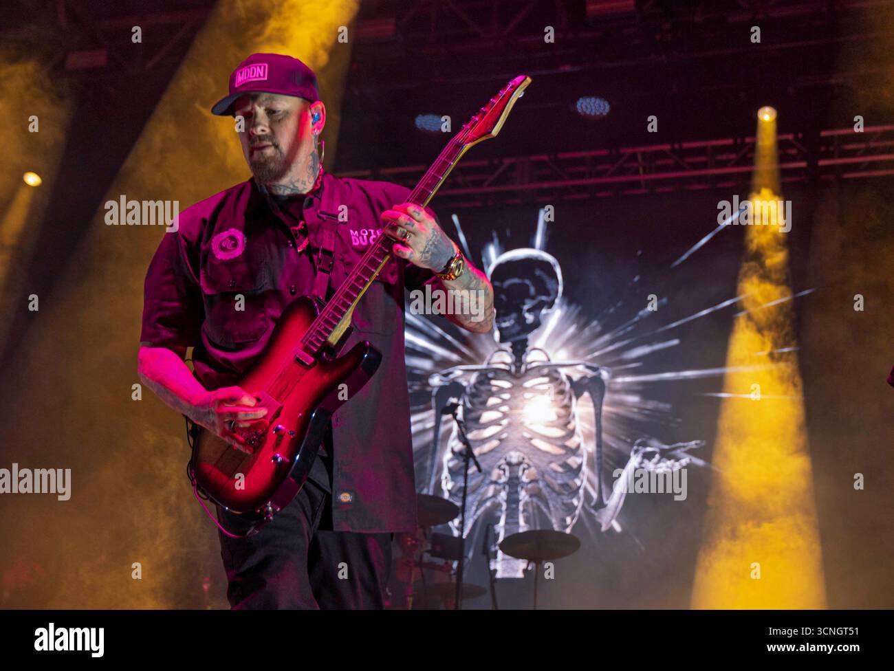 Summerland, USA. September 2025. CA: Benji Madden und Good Charlotte treten bei One805Live auf! Am 20. September 2025 fand in Summerland, CA. Das jährliche Benefizkonzert auf Kevin Costners „Field of Dreams“-Anwesen statt, an dem legendäre Künstler und leidenschaftliche Unterstützer teilnahmen, um Spenden für grundlegende Ausrüstung und psychische Wellness-Programme für die Ersthelfer von Santa Barbara County zu sammeln. (Foto: Rod Rolle/SIPA USA) Credit: SIPA USA/Alamy Live News Stockfoto