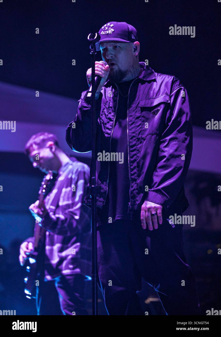 Summerland, USA. September 2025. CA: Benji Madden und Good Charlotte treten bei One805Live auf! Am 20. September 2025 fand in Summerland, CA. Das jährliche Benefizkonzert auf Kevin Costners „Field of Dreams“-Anwesen statt, an dem legendäre Künstler und leidenschaftliche Unterstützer teilnahmen, um Spenden für grundlegende Ausrüstung und psychische Wellness-Programme für die Ersthelfer von Santa Barbara County zu sammeln. (Foto: Rod Rolle/SIPA USA) Credit: SIPA USA/Alamy Live News Stockfoto
