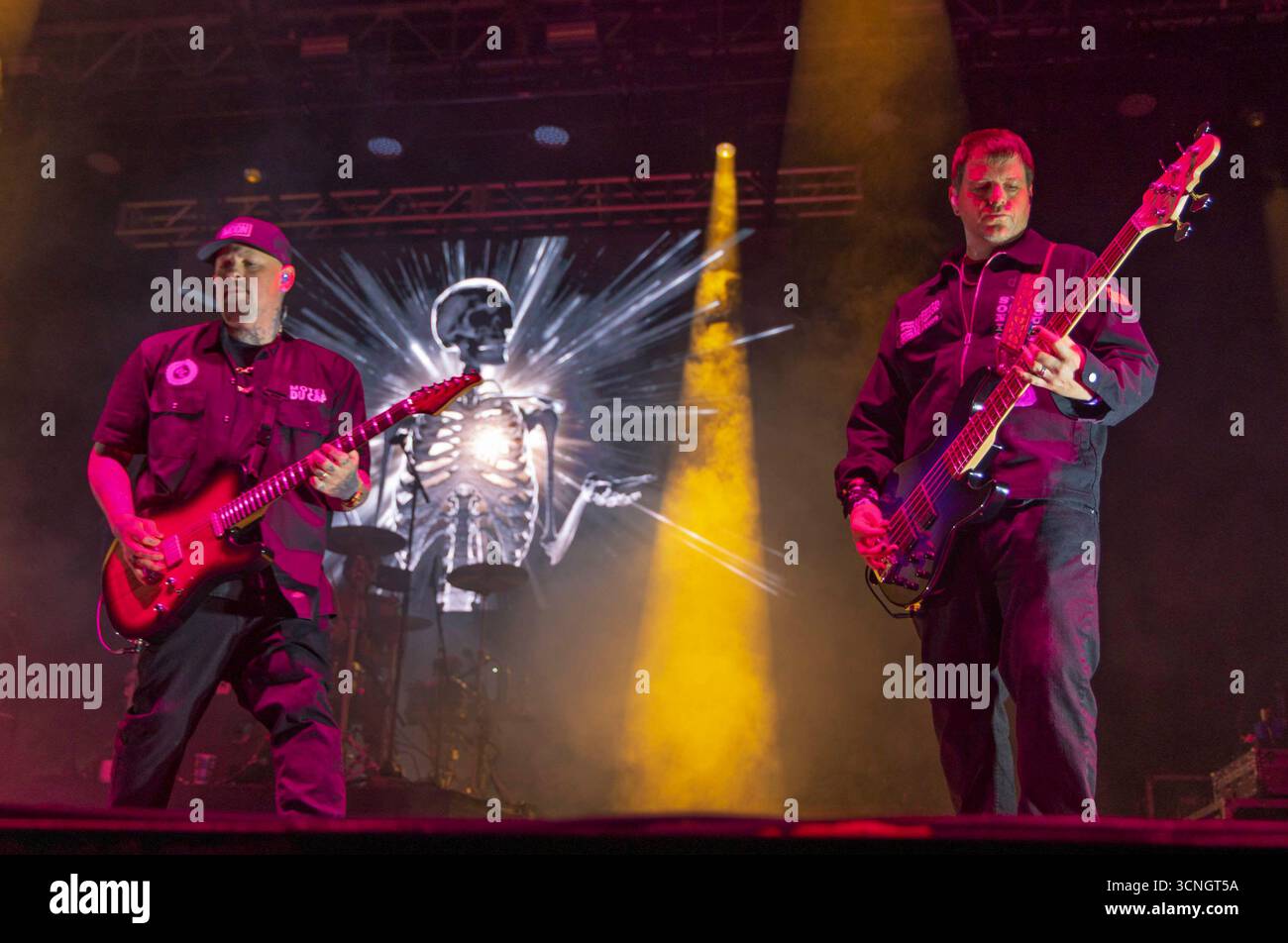 Summerland, USA. September 2025. CA: Benji Madden und Good Charlotte treten bei One805Live auf! Am 20. September 2025 fand in Summerland, CA. Das jährliche Benefizkonzert auf Kevin Costners „Field of Dreams“-Anwesen statt, an dem legendäre Künstler und leidenschaftliche Unterstützer teilnahmen, um Spenden für grundlegende Ausrüstung und psychische Wellness-Programme für die Ersthelfer von Santa Barbara County zu sammeln. (Foto: Rod Rolle/SIPA USA) Credit: SIPA USA/Alamy Live News Stockfoto