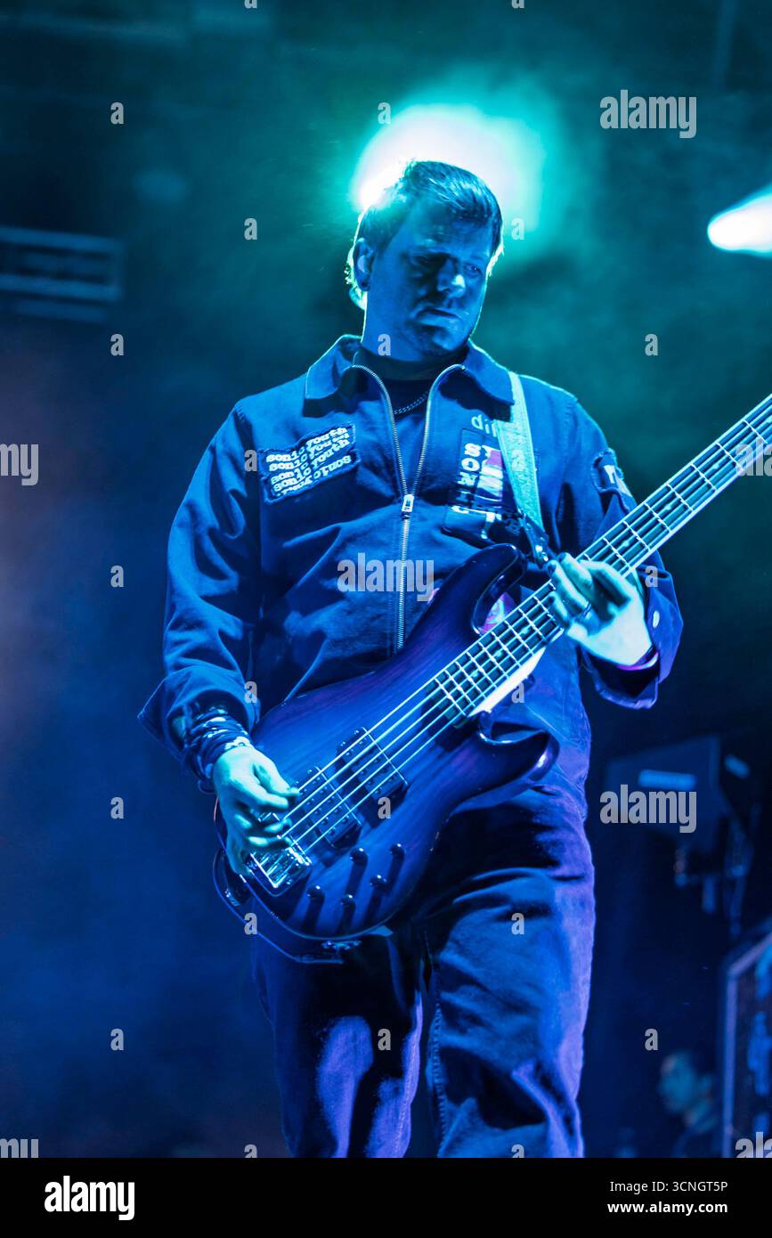 Summerland, USA. September 2025. CA: Benji Madden und Good Charlotte treten bei One805Live auf! Am 20. September 2025 fand in Summerland, CA. Das jährliche Benefizkonzert auf Kevin Costners „Field of Dreams“-Anwesen statt, an dem legendäre Künstler und leidenschaftliche Unterstützer teilnahmen, um Spenden für grundlegende Ausrüstung und psychische Wellness-Programme für die Ersthelfer von Santa Barbara County zu sammeln. (Foto: Rod Rolle/SIPA USA) Credit: SIPA USA/Alamy Live News Stockfoto