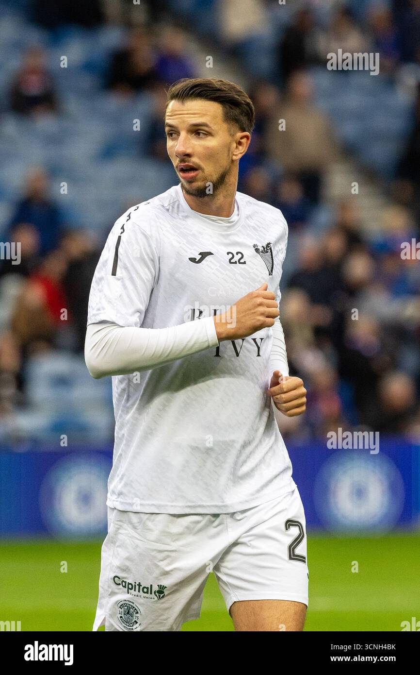 DANIEL BARLASER, professioneller Fußballspieler, spielt derzeit beim Hibernian FC. Bild, das während einer Aufwärmphase vor dem Spiel und einer Trainingssitzung aufgenommen wurde. Stockfoto