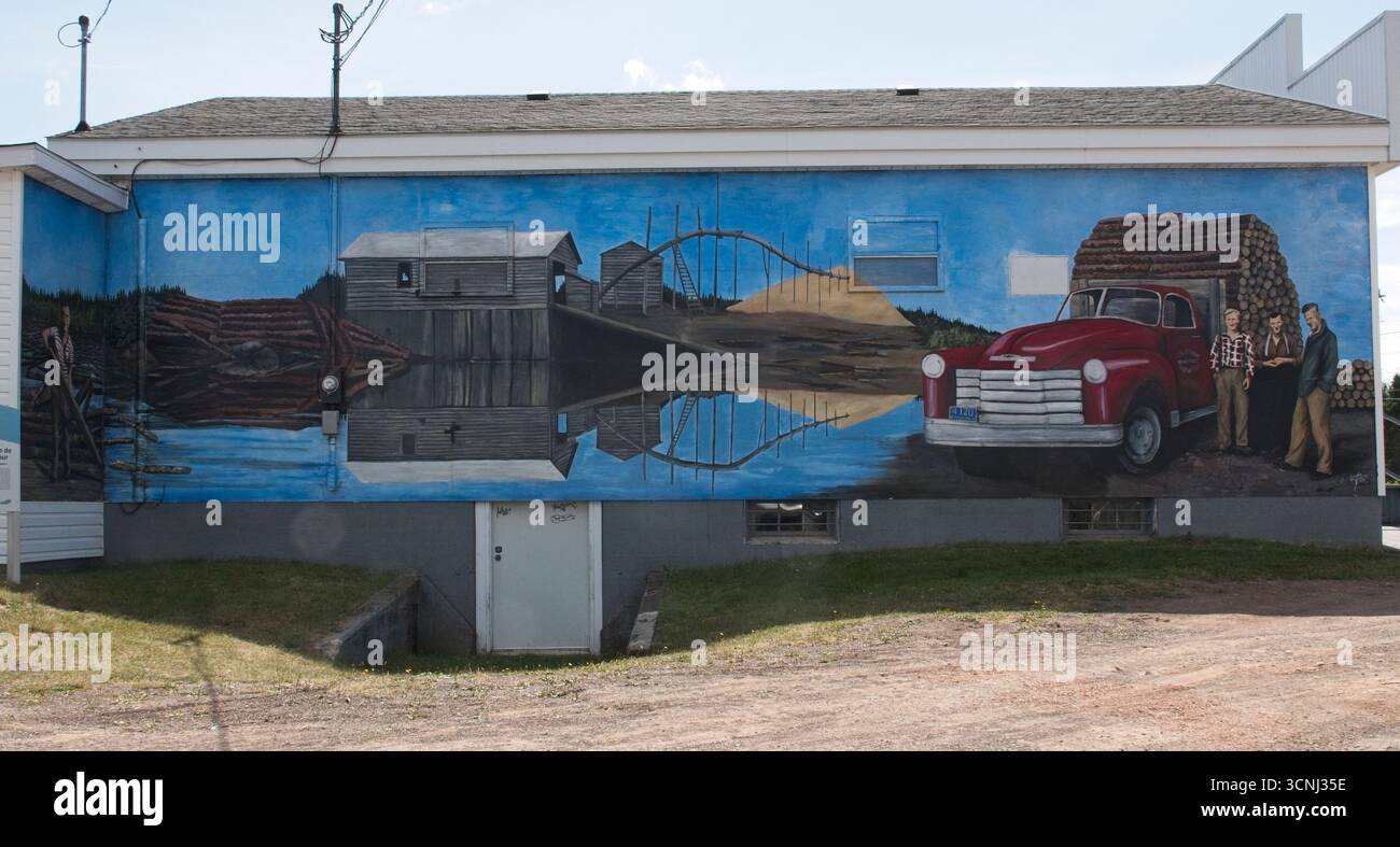 Ein handgemaltes Wandgemälde ziert ein Gebäude in Botwood, Neufundland Stockfoto