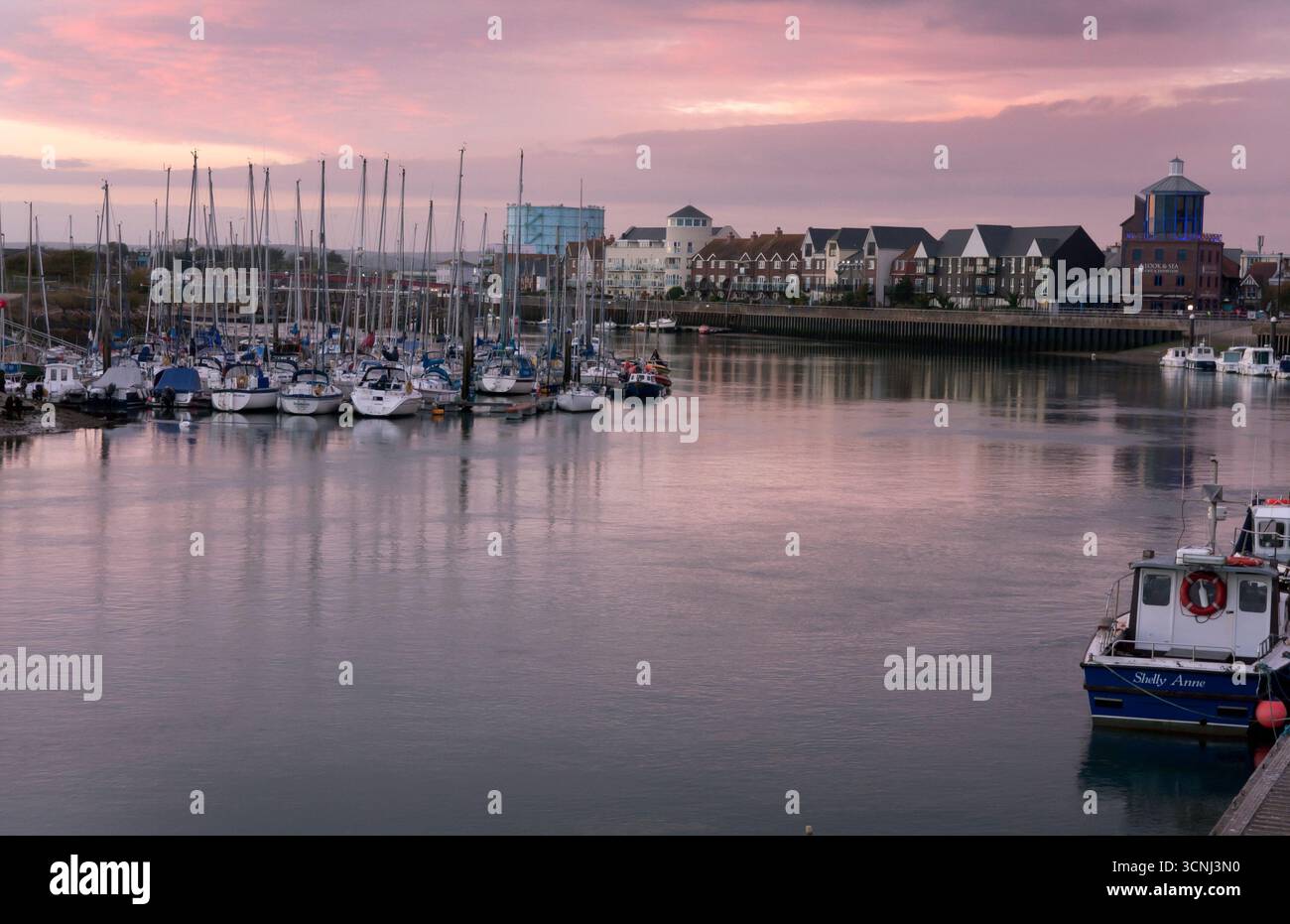 Littlehampton Harbour in der Abenddämmerung, West Sussex, England Stockfoto