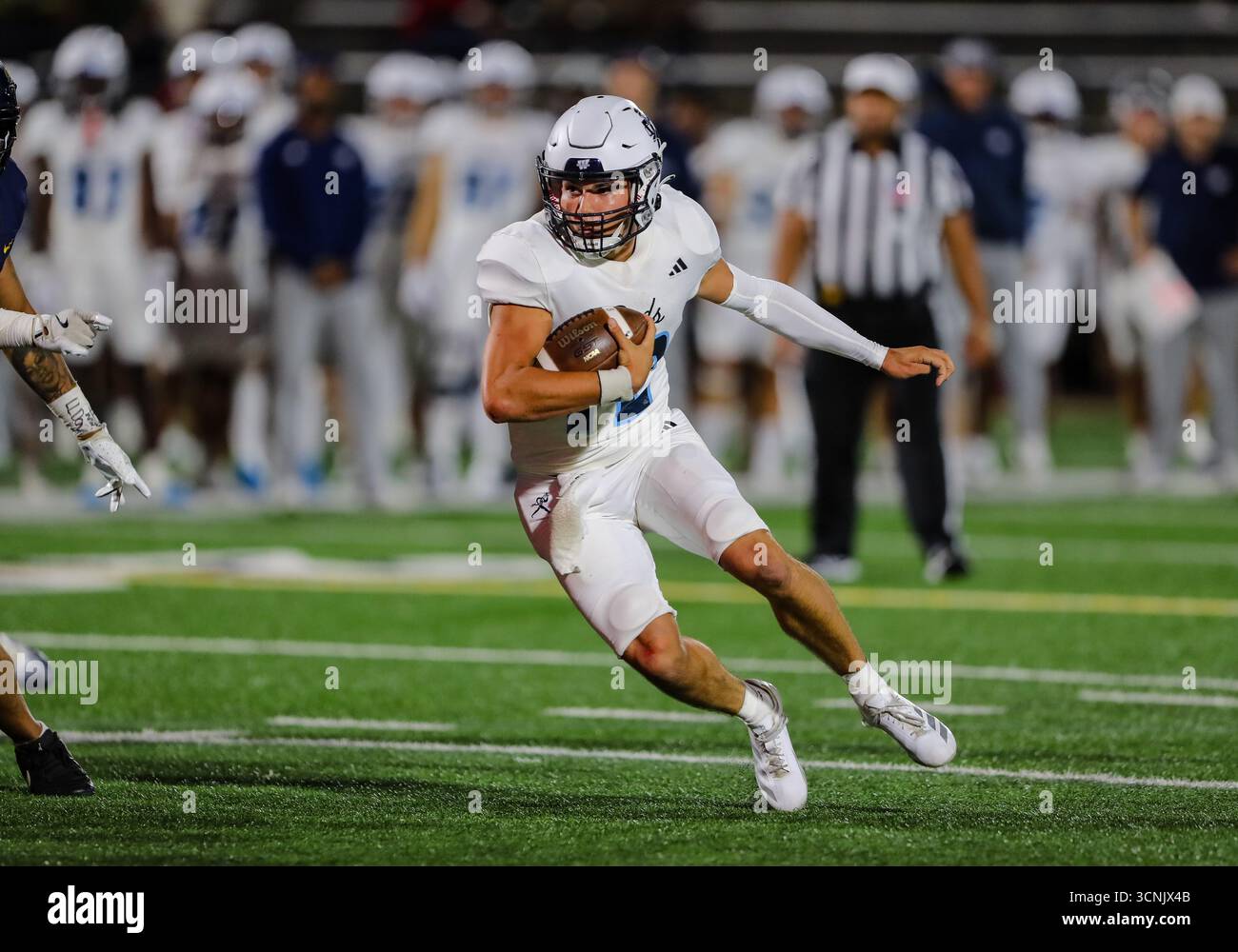 20. September 2025: Washburn Ichabods Quarterback Keller Hurla (12) spielt den Ball während der zweiten Hälfte des NCAA Football-Spiels zwischen der Washburn University und der University of Central Oklahoma im Chad Richison Stadium in Edmond, OK. Ron Lane/CSM Stockfoto