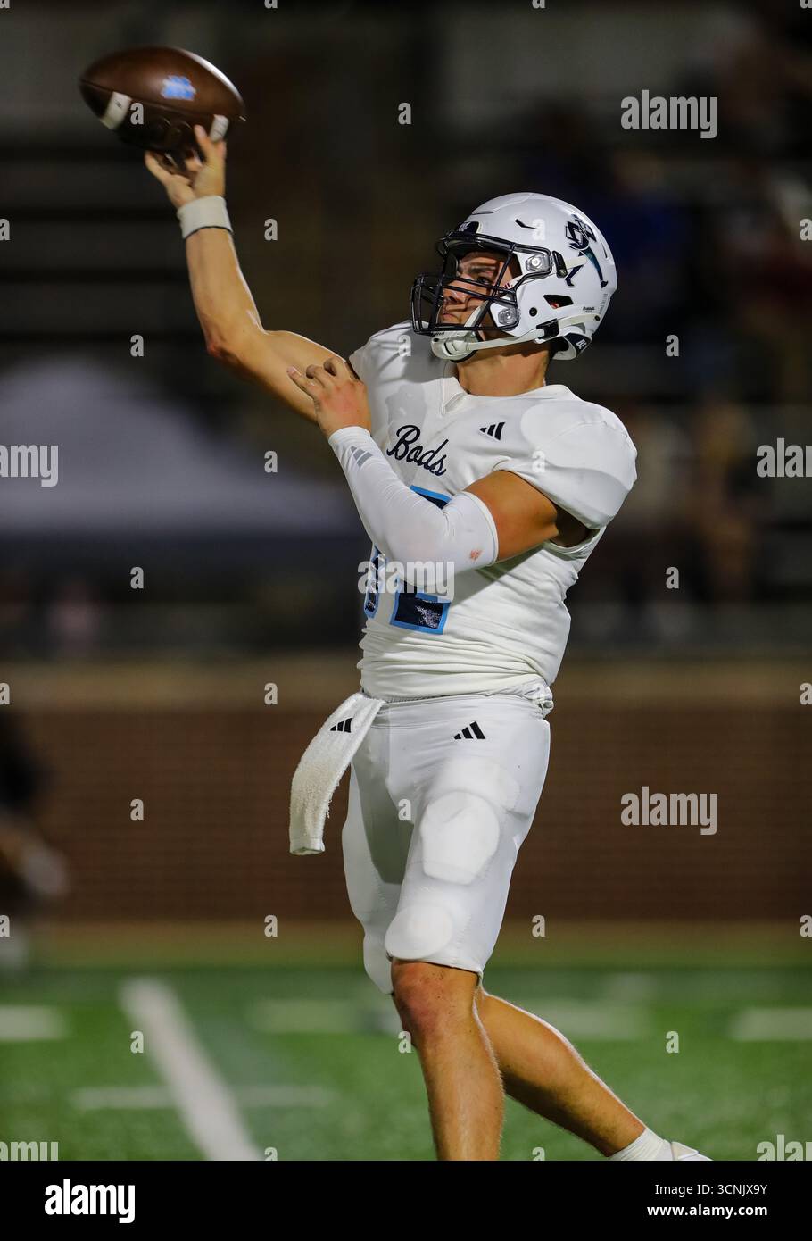 20. September 2025: Washburn Ichabods Quarterback Keller Hurla (12) versucht einen Pass während der zweiten Hälfte des NCAA Football-Spiels zwischen der Washburn University und der University of Central Oklahoma im Chad Richison Stadium in Edmond, OK. Ron Lane/CSM Stockfoto
