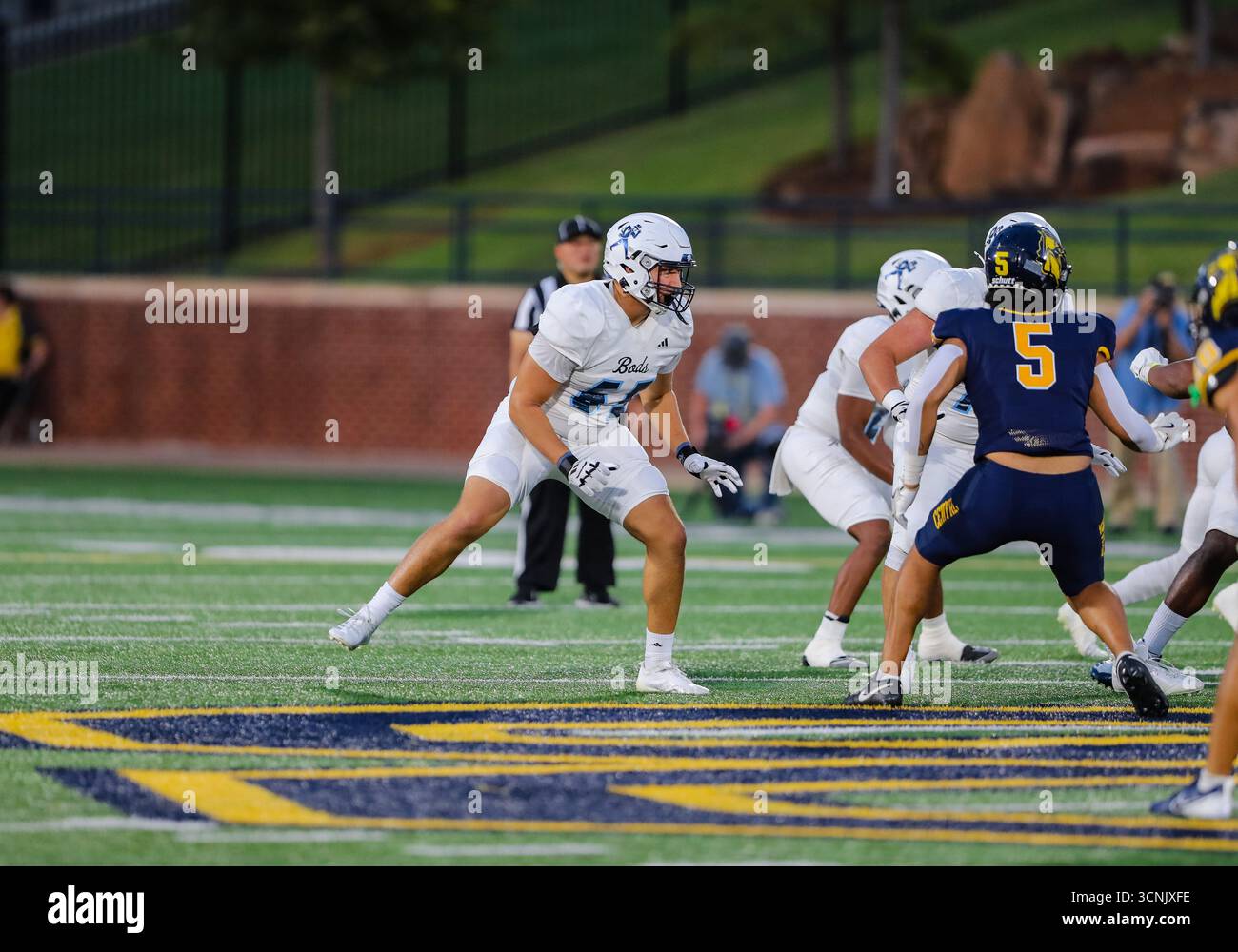 20. September 2025: Washburn Ichabods Offensive Lineman Devean Frazier (65) blockiert während der ersten Hälfte des NCAA Football-Spiels zwischen der Washburn University und der University of Central Oklahoma im Chad Richison Stadium in Edmond, OK. Ron Lane/CSM Stockfoto