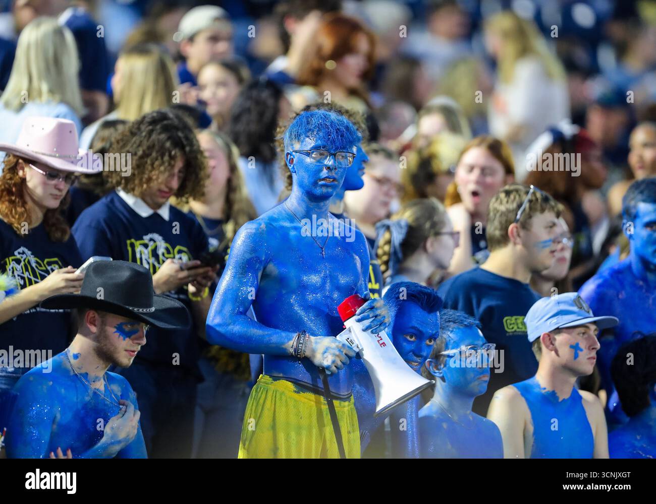 20. September 2025: Die Fans der Central Oklahoma Bronchos bejubeln das Team während der ersten Hälfte des NCAA Football-Spiels zwischen der Washburn University und der University of Central Oklahoma im Chad Richison Stadium in Edmond, OK. Ron Lane/CSM Stockfoto