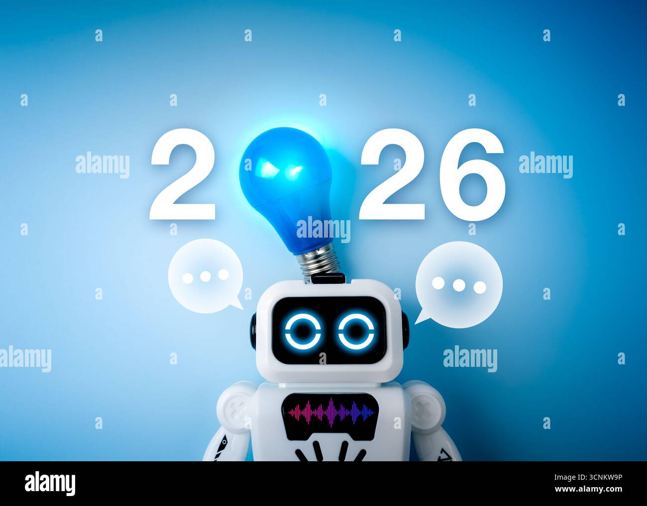 Niedlicher KI-Assistent-Roboter mit leuchtendem blauem Glühbirnenkopf und Sprechblasen, symbolisiert künstliche Intelligenz, virtuellen Assistenten und sm Stockfoto