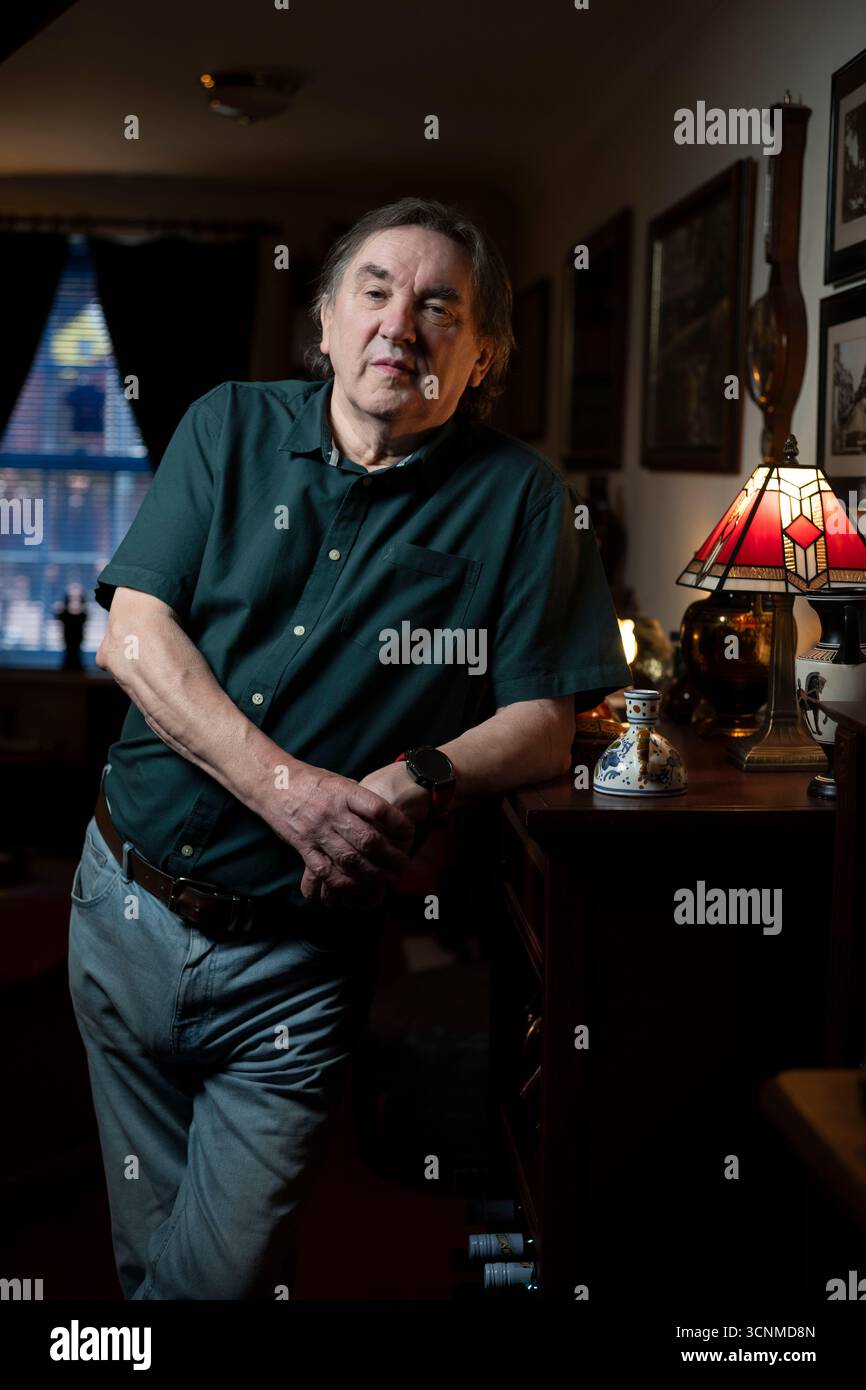 Ivan Dunne zu Hause in Carshalton, sein Bruder PC Patrick Dunne wurde 1993 in Clapham, London, durch einen einzigen Schuss in die Brust getötet. Stockfoto