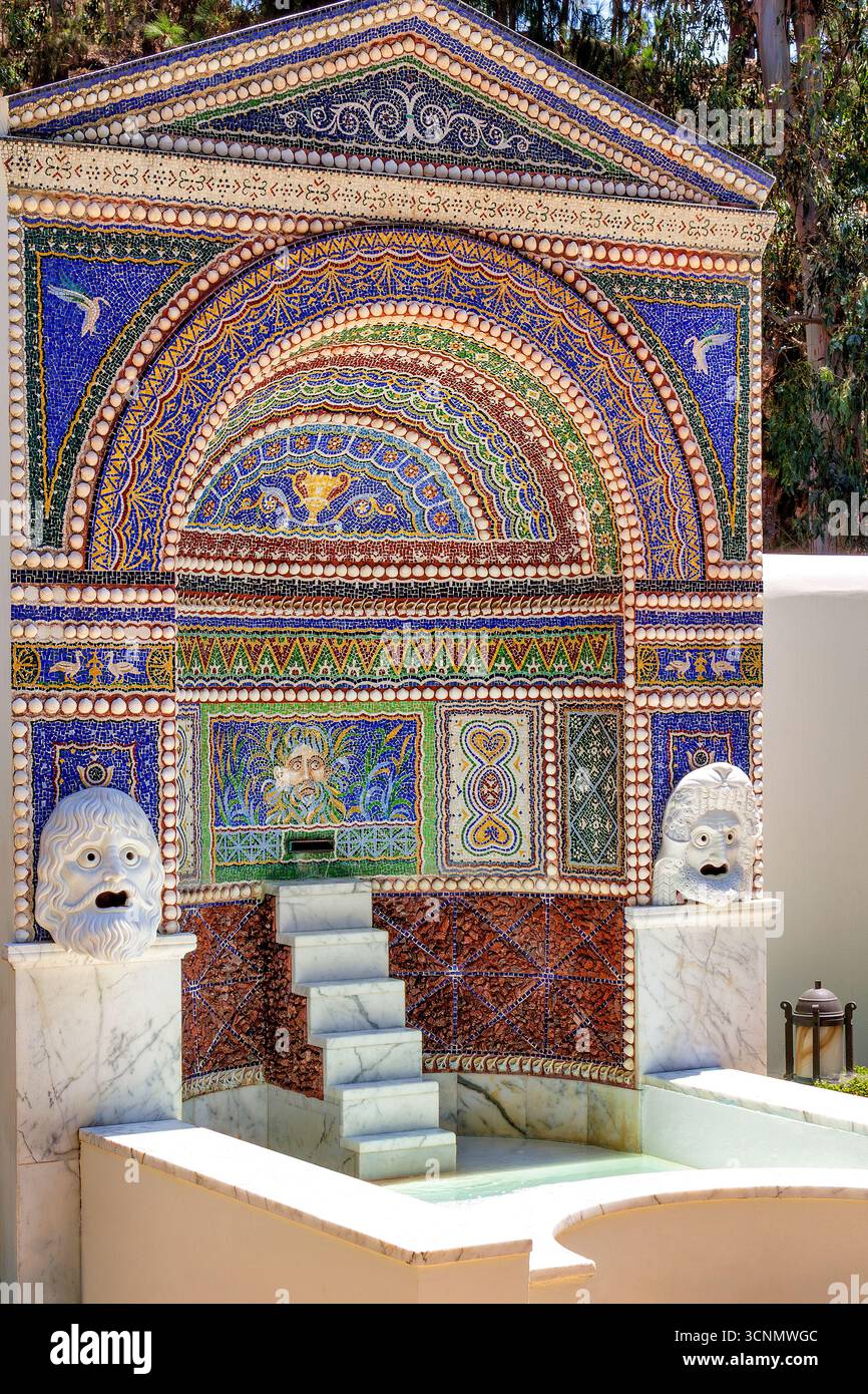Der Wandbrunnen im East Garden in Getty Villa, Malibu, Kalifornien Stockfoto