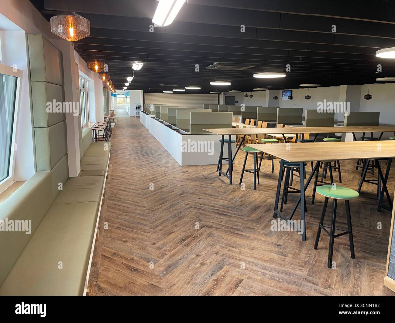 Ein brandneues Restaurant befindet sich im Lagerhaus Stockfoto