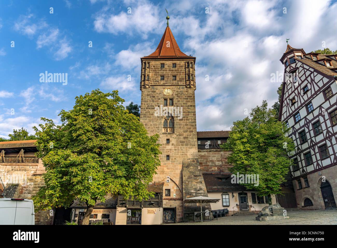 Das Tiergärtnertor in Nürnberg, Bayern, Deutschland | das Tiergärtnertor Stadttor in Nürnberg, Bayern, Deutschland Stockfoto