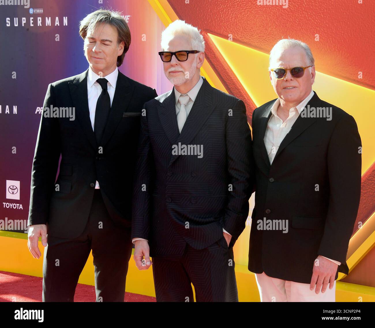 Produzent Peter Safran, Regisseur James Gunn und Präsident und Chief Executive Officer von Warner Bros Discovery David Zaslav besuchte die Premiere von Warner Bros. Superman im TCL Chinese Theater in Hollywood. Stockfoto