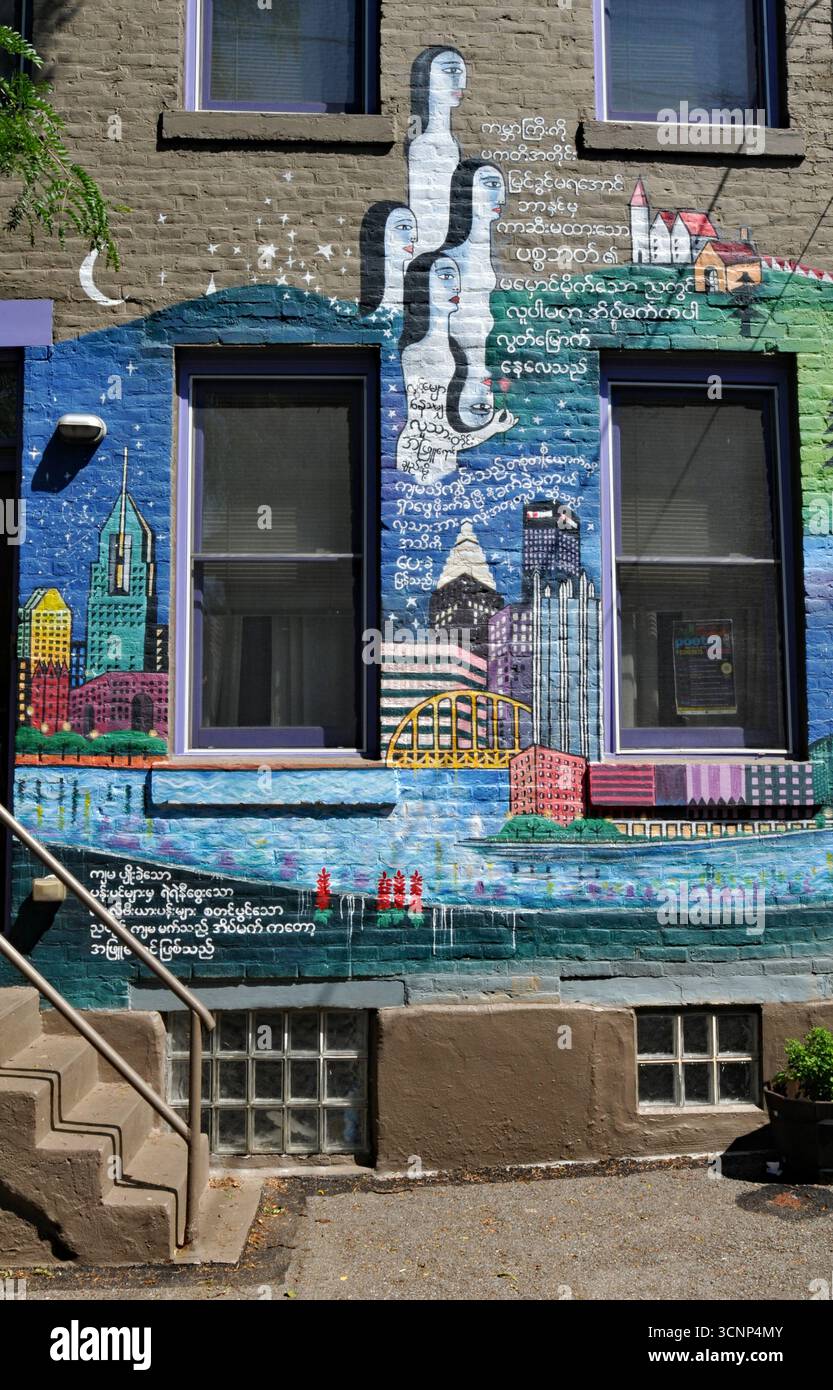 Das Pittsburgh-Burma House ist eines der Wohnhäuser der City of Asylum mit öffentlichen Kunstwerken in Pittsburghs North Side. Stockfoto