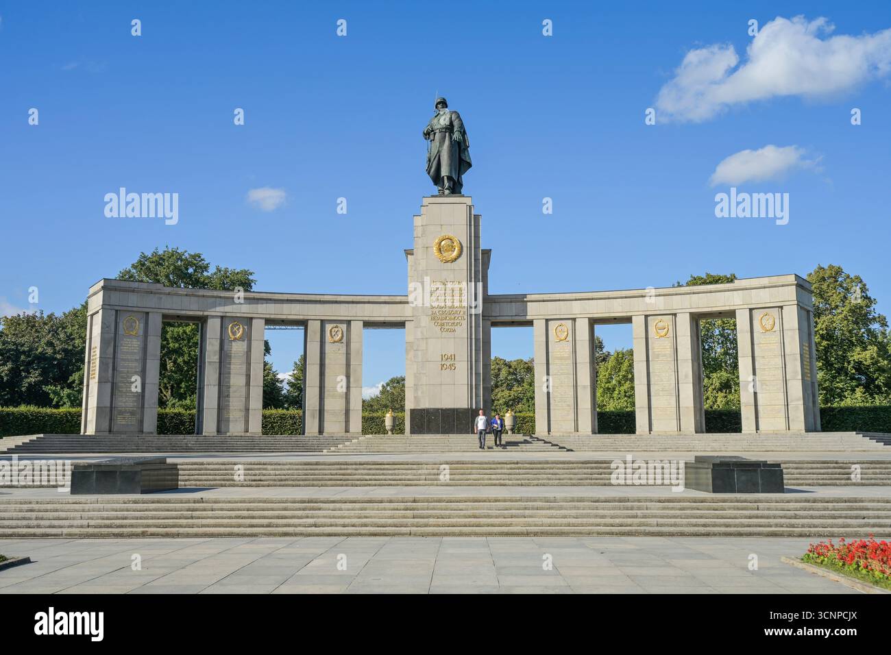 Sowjetisches Ehrenmal, Straße des 17. Juni, Tiergarten, Berlin, Deutschland Stockfoto