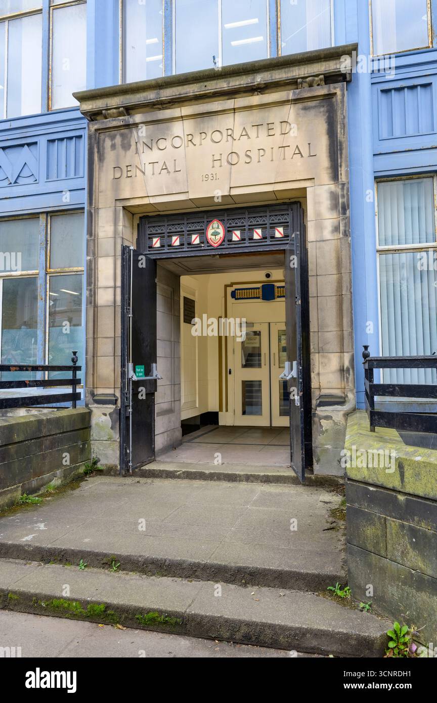 Eintritt von Studenten und Mitarbeitern zum Glasgow Dental Hospital and School, Renfrew Street, Glasgow, Schottland, Großbritannien Stockfoto