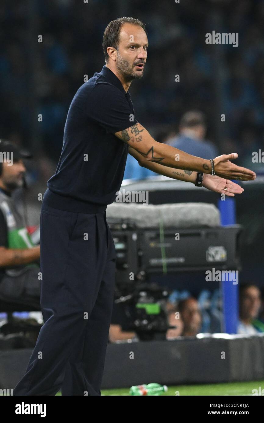 Neapel, Italien, 22. September 2025 Alberto Gilardino Trainer des Pisa SC 1990 Gesten während der Serie A Enilive zwischen SSC Napoli vs Pisa FC 1909:Agostino Gemito/ Alamy Live News Stockfoto