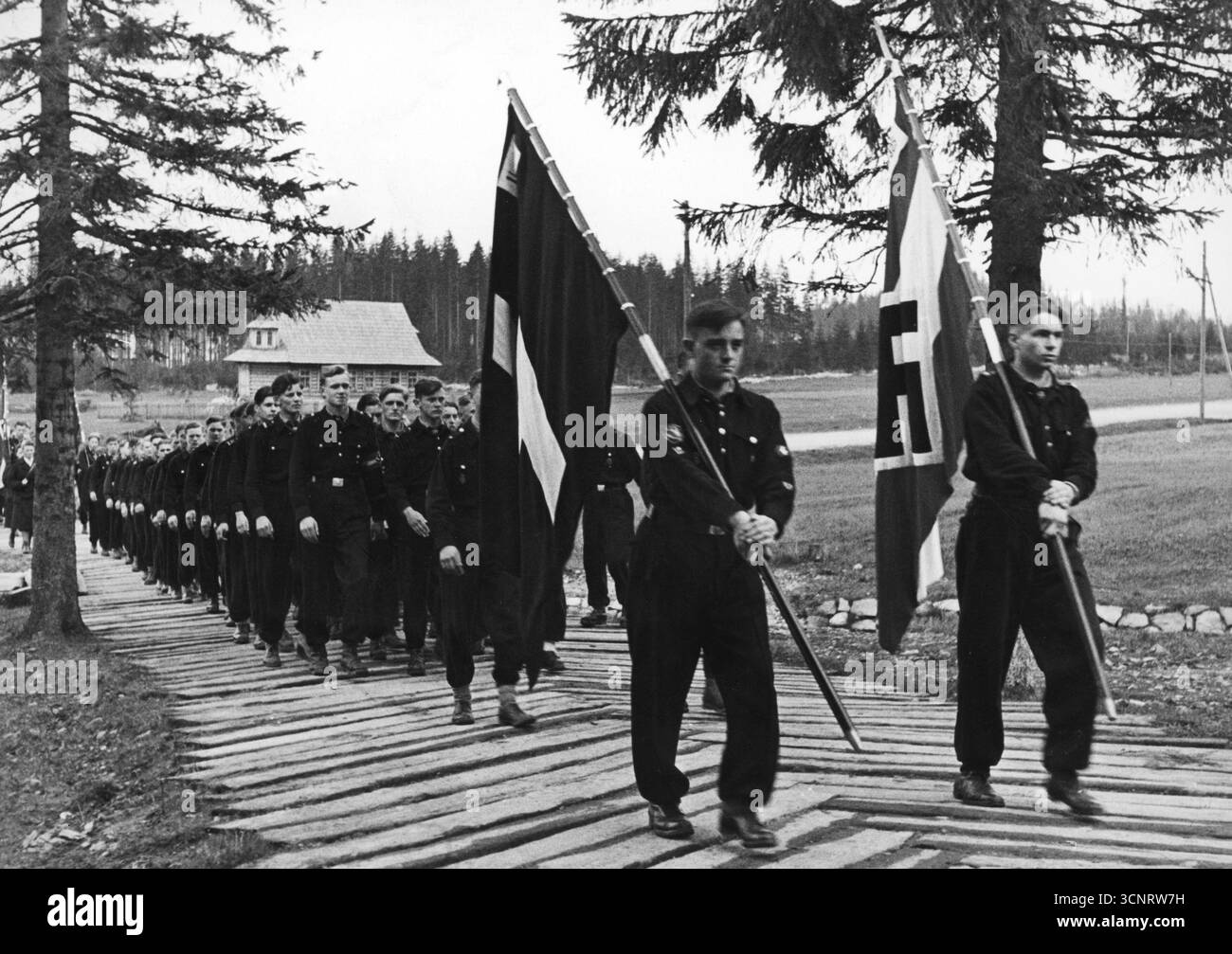 Jugendliche aus dem Trainingslager für Hitlerjugend-Führer auf dem Weg zum Frühlingsfest in Zakopane – 2. Weltkrieg, 1940er Jahre Stockfoto