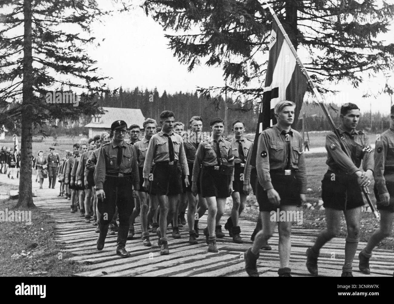 Jugendliche aus dem Trainingslager für Hitlerjugend-Führer auf dem Weg zum Frühlingsfest in Zakopane, 2. Weltkrieg 1940 Stockfoto