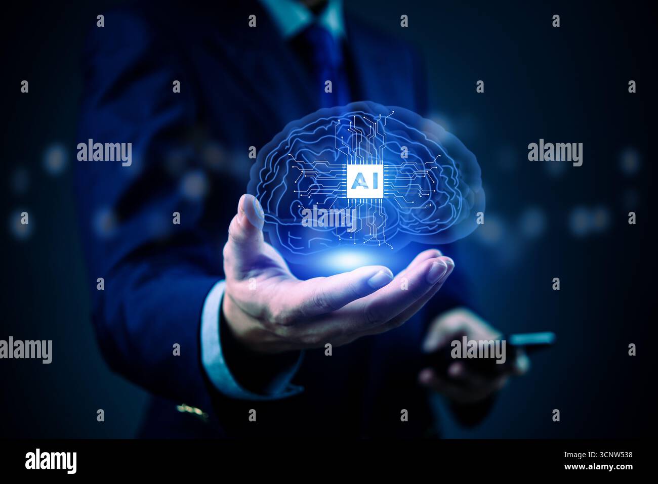 Künstliche Intelligenz, Technologie und Unternehmensinnovationskonzept mit digitalem Gehirn und KI-Schaltkreis, die in der Hand eines Geschäftsmannes leuchten. Stockfoto