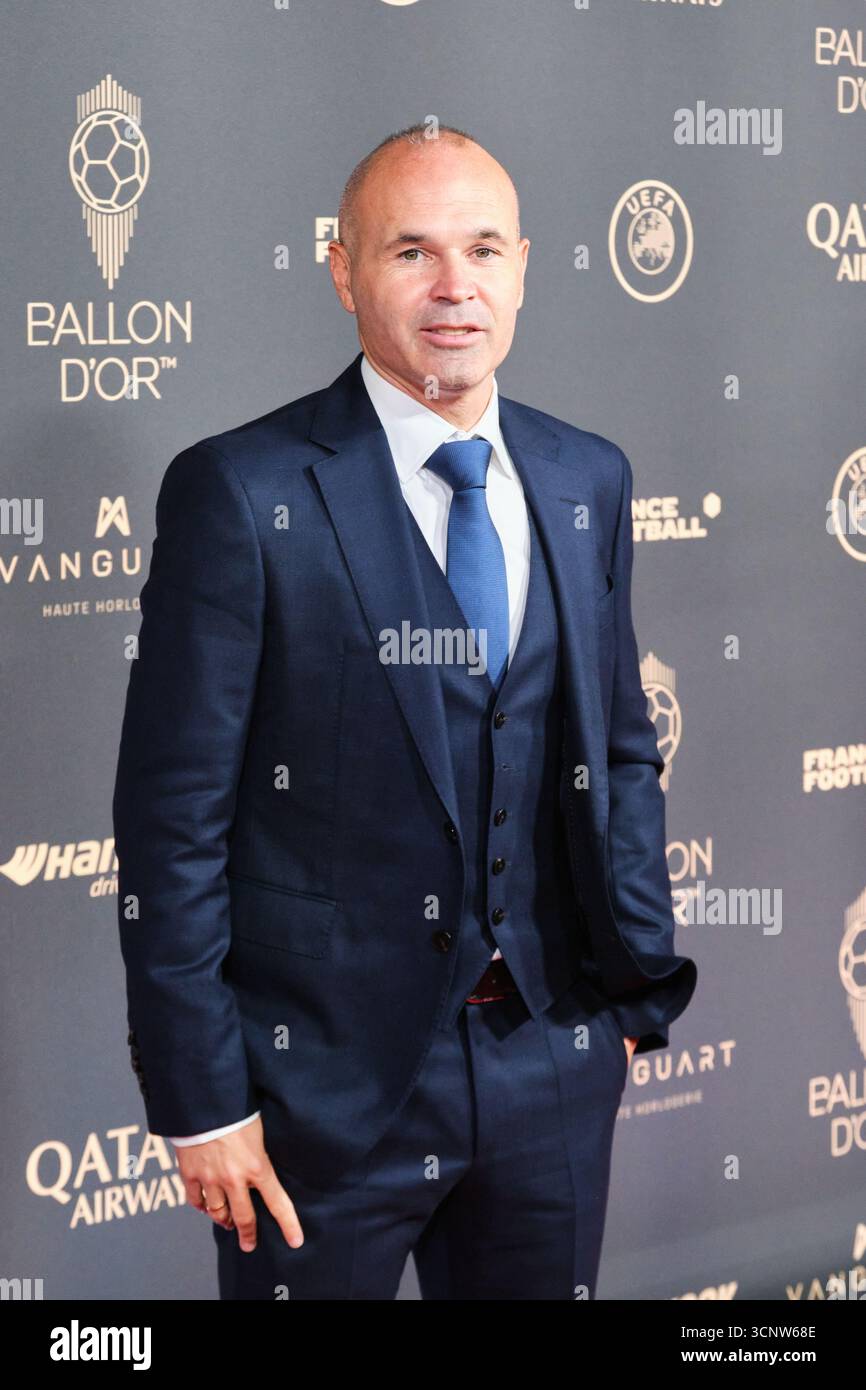 Paris, Íle-de-France, Frankreich - 22. September 2025: Andrés Iniesta in Ballon d'Or 2025 Roter Teppich, Teil der Ballon d'Or 2025 Gala, gefeiert im Theater du Châtelet in Paris. Quelle: Rubén Gil/Alamy Live News. Stockfoto