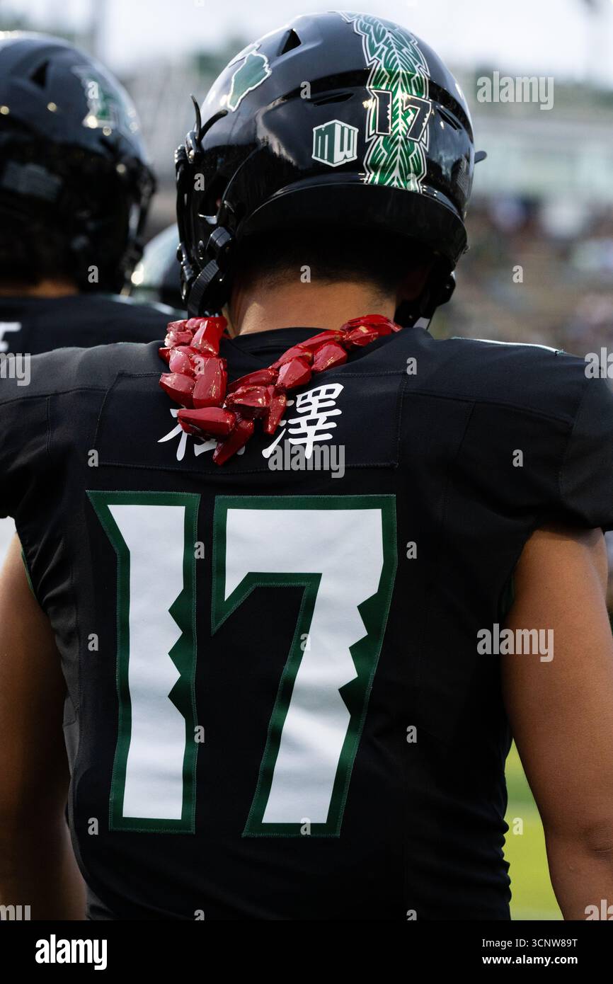 Kicker #17 Kansei Matsuzawa, genannt „Tokyo Toe“, nimmt das Feld mit rotem lei und seinem Namen in Kanji – eine Mischung aus Sport und Identität. Stockfoto