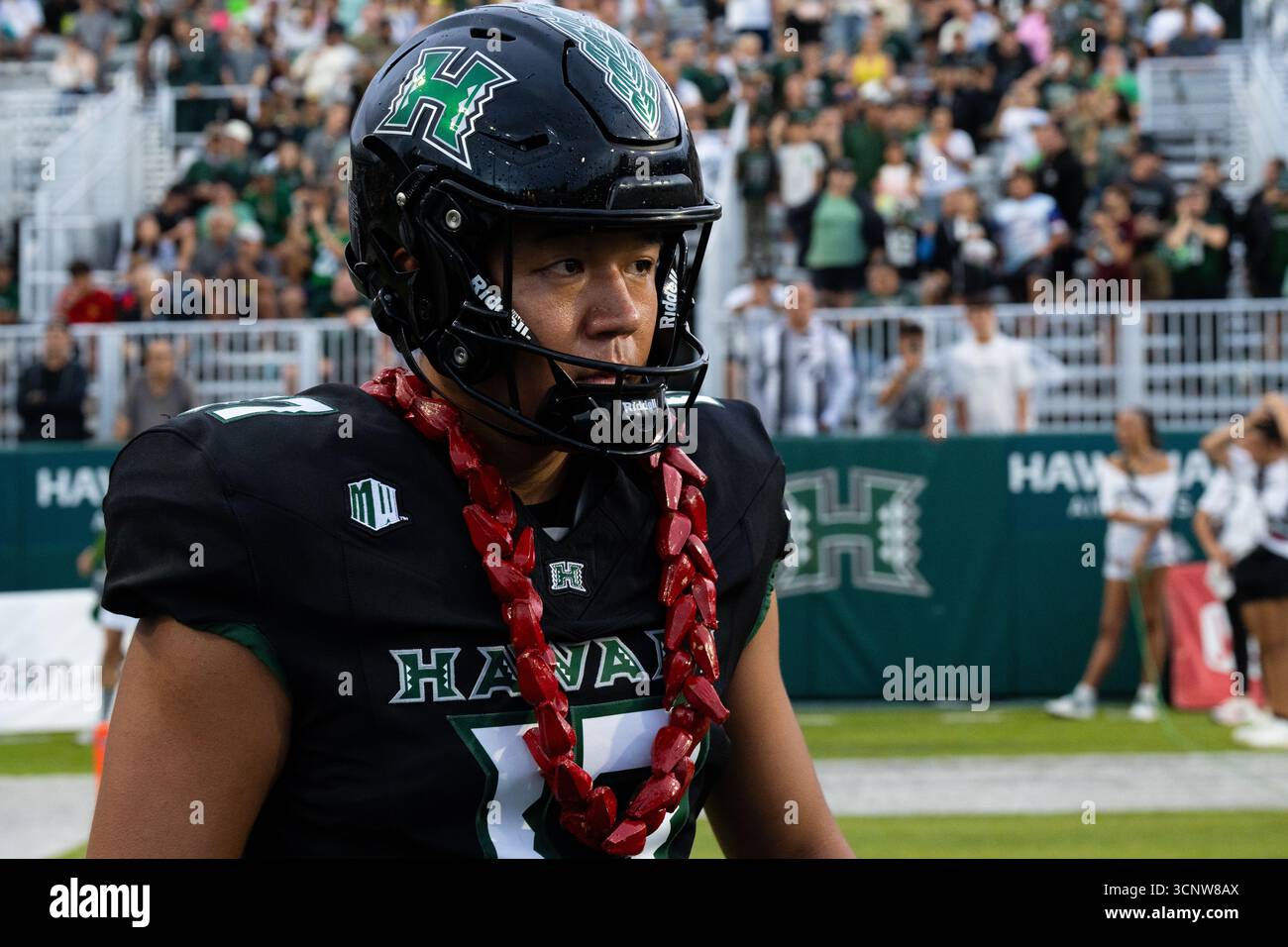 Kicker #17 Kansei Matsuzawa, genannt „Tokyo Toe“, nimmt das Feld mit rotem lei und seinem Namen in Kanji – eine Mischung aus Sport und Identität. Stockfoto