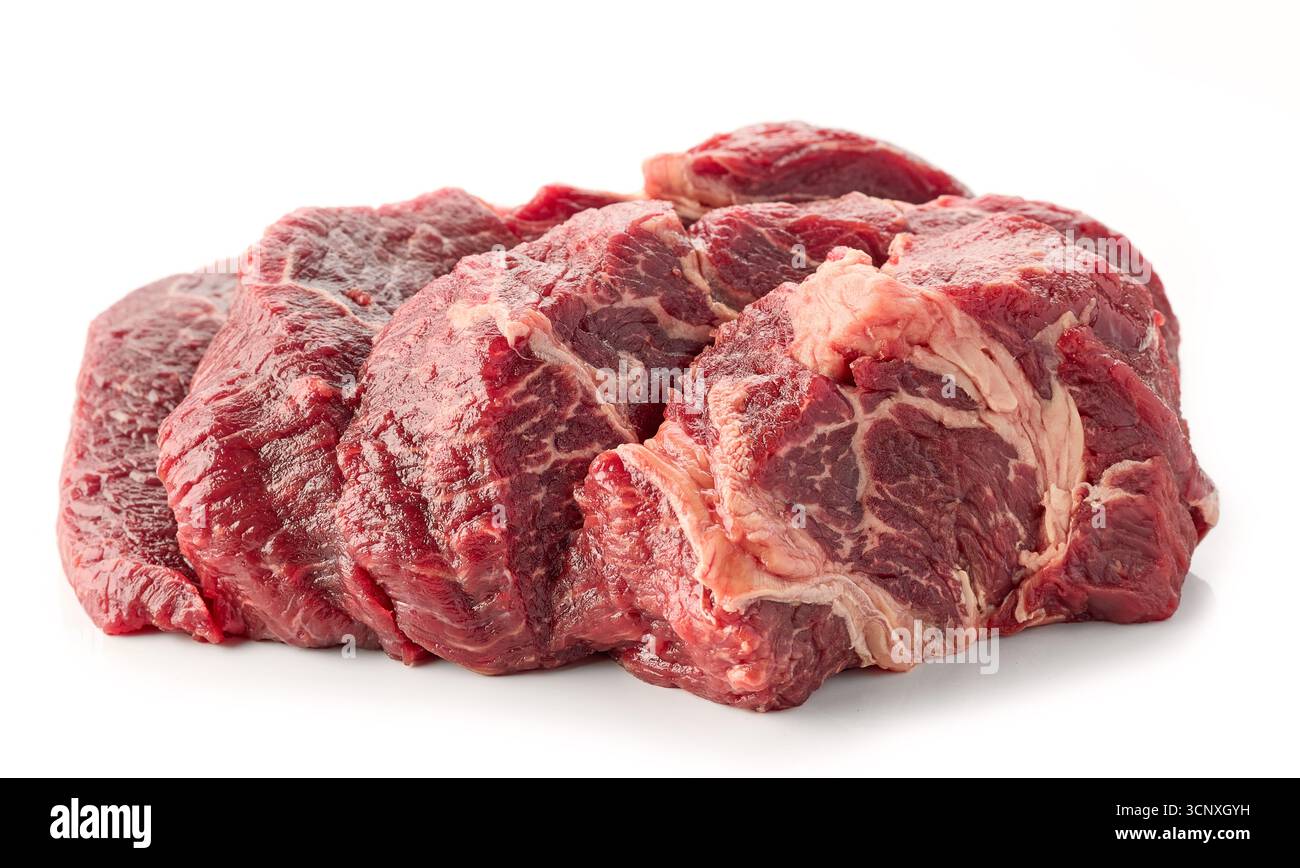Frisch geschnittenes Rindfleischfleisch, isoliert auf weißem Hintergrund Stockfoto