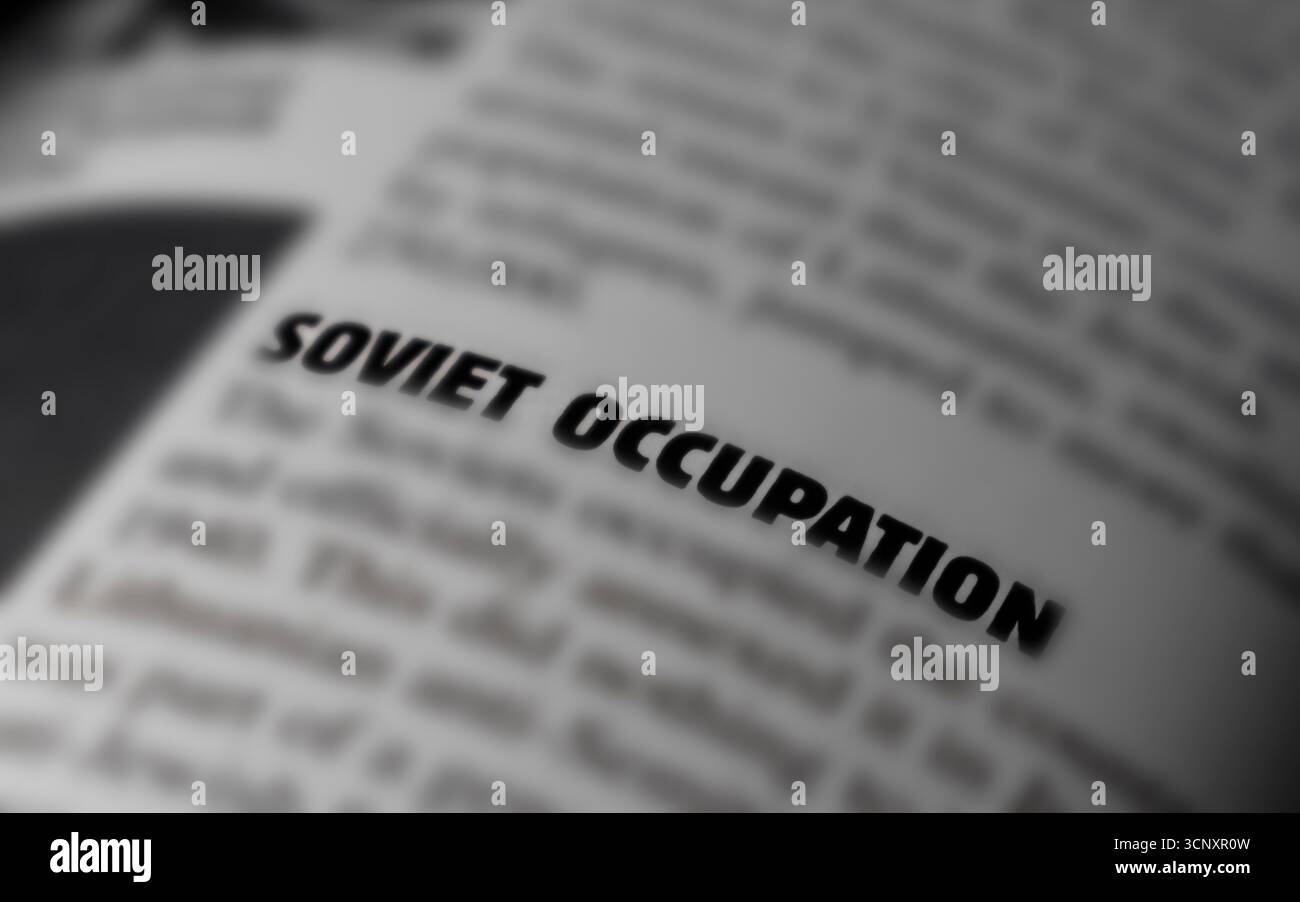 Hervorgehobener Text „SOWJETISCHE BESATZUNG“ auf der gedruckten Seite Stockfoto