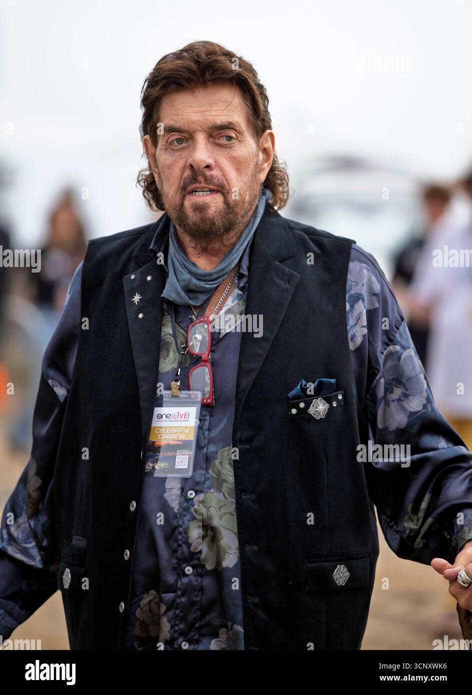 Summerland, USA. September 2025. CA: Der legendäre Musiker Alan Parsons kommt bei One805Live! Am 20. September 2025 fand in Summerland, CA. Das jährliche Benefizkonzert auf Kevin Costners „Field of Dreams“-Anwesen statt, an dem legendäre Künstler und leidenschaftliche Unterstützer teilnahmen, um Spenden für grundlegende Ausrüstung und psychische Wellness-Programme für die Ersthelfer von Santa Barbara County zu sammeln. (Foto: Rod Rolle/SIPA USA) Credit: SIPA USA/Alamy Live News Stockfoto