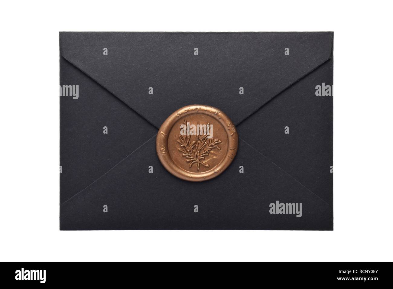 Schwarzer Umschlag mit Wachsversiegelung isoliert auf weißem Hintergrund Stockfoto