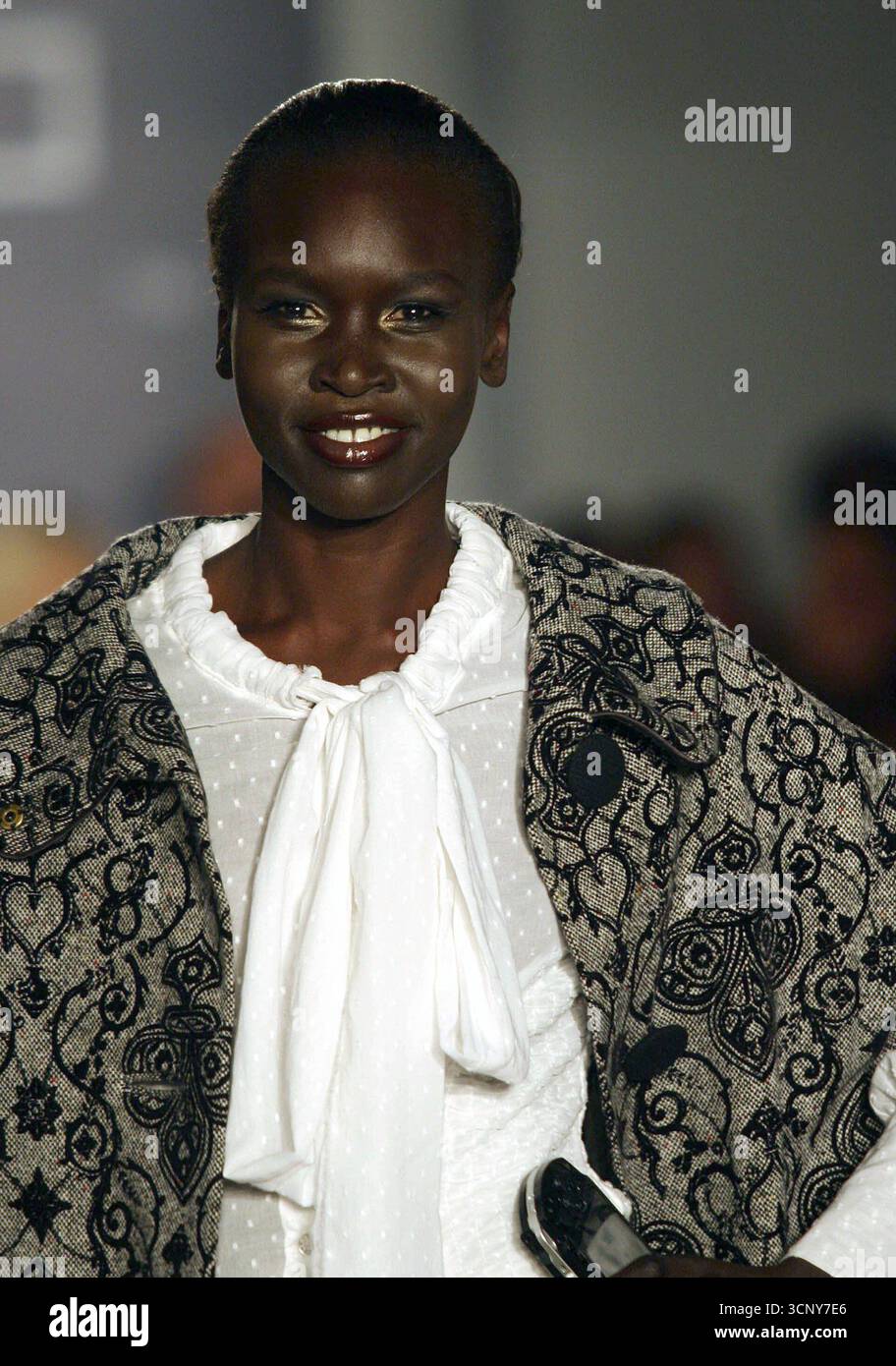 Alek Wek bei der PlayStation Portable Spring 2006 Show in den Skylight Studios in New York City - 10. September 2005 Stockfoto