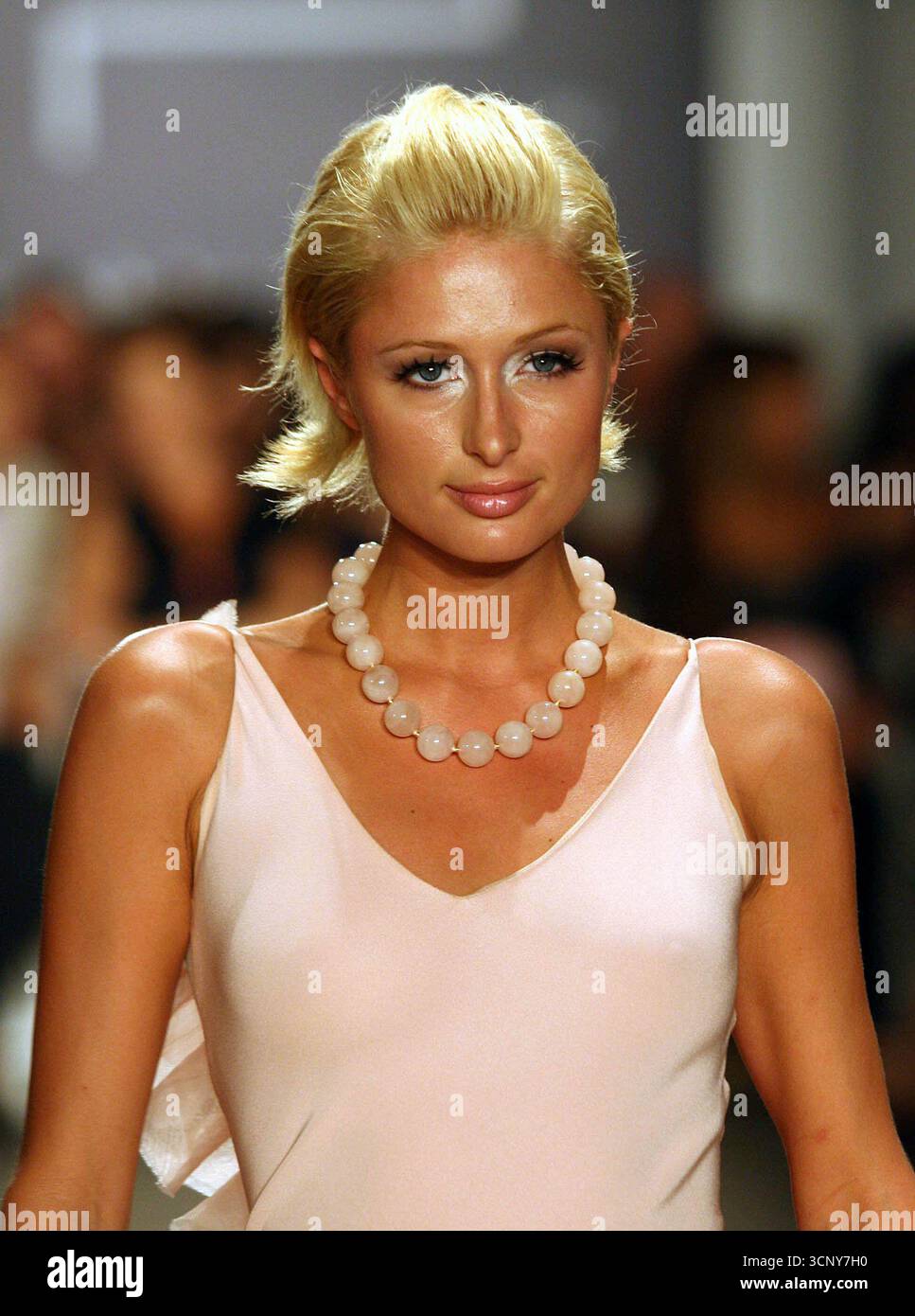 Paris Hilton bei der PlayStation Portable Spring 2006 Show in den Skylight Studios in New York City - 10. September 2005 Stockfoto